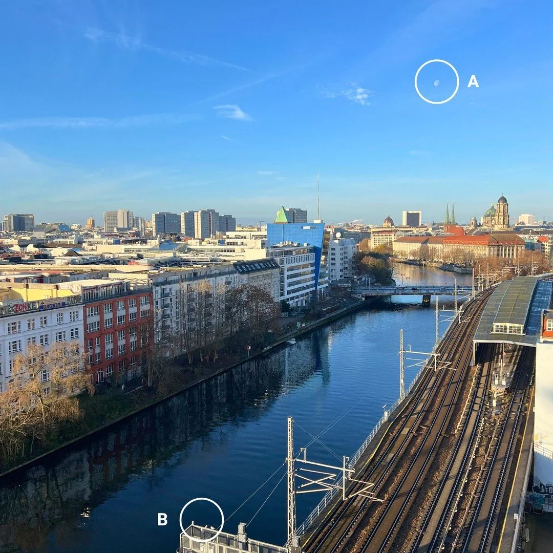 Berlin!
Meine Stadt. 🤗

Sehr sch&ouml;n auf diesem Bild zu sehen:
A: Der Mond
B: Drei coole V&ouml;gel

(Bild von Montag)