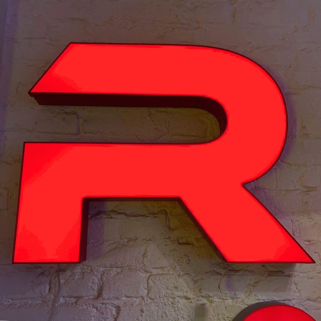 This is a pretty sweet R. 
It would look good on my wall. Do you think I should get it?