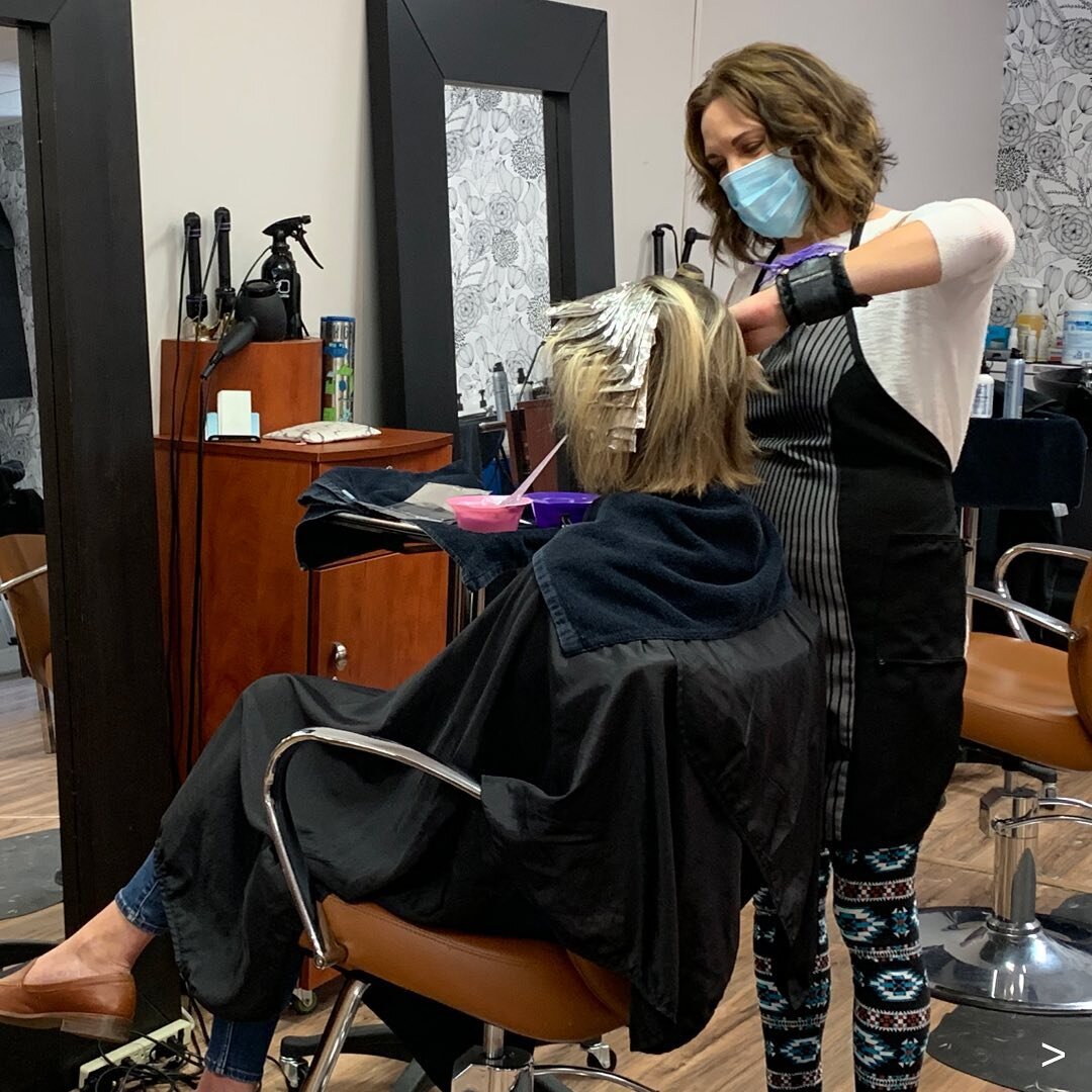 Our hairstylists are specialized in classic and modern cuts, color, blowouts, hair extensions, hair treatments, and special event styling, including formal and weddings. 
All of our services include hair wash, blow dry and styling.

We also offer mak