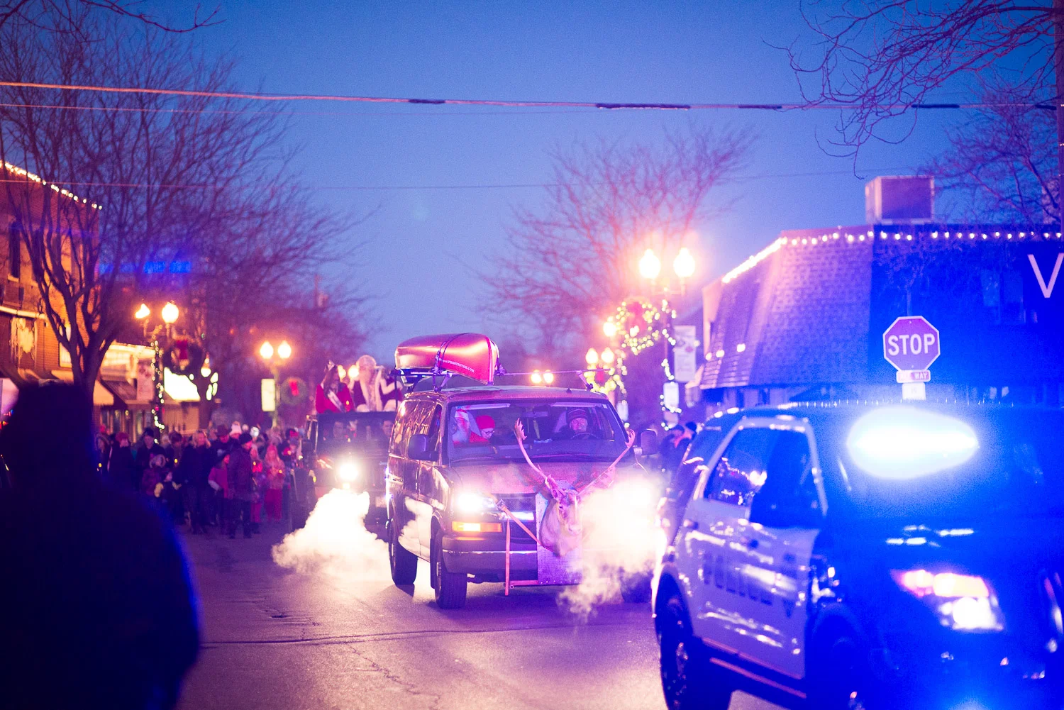 Excelsior Christkindlsmarkt parade.jpg
