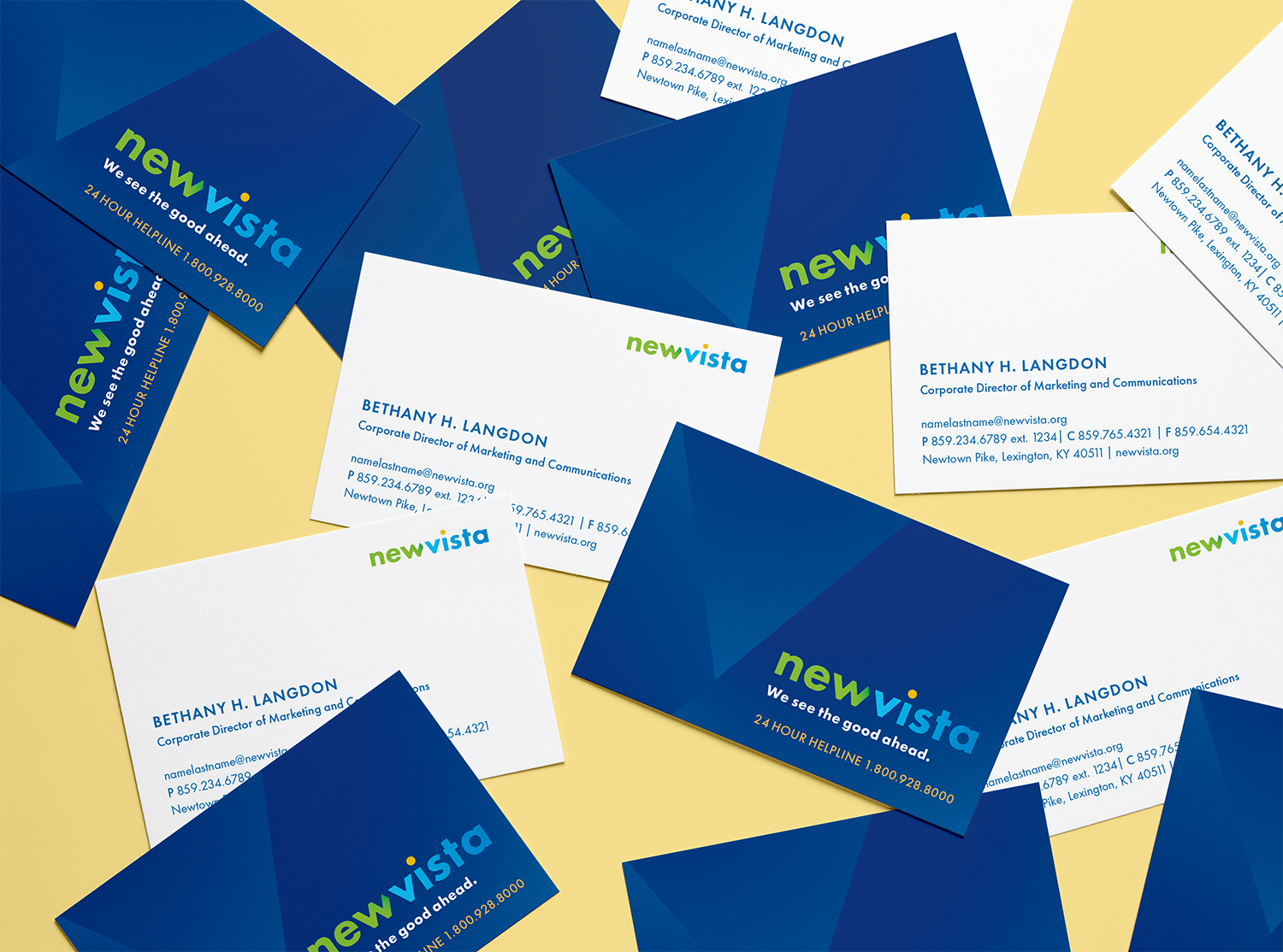Realistic Business Cards MockUp 4.png