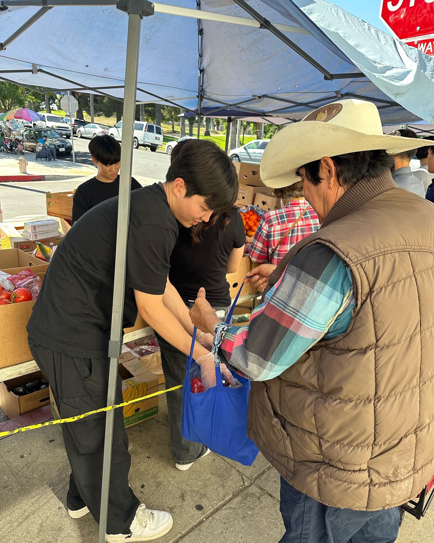 [Food Pantry] The blazing heat in October was not part of our plan :) but God&rsquo;s plan was to feed the poor through ours hands so we gladly went and served. &ldquo;먹고 마시라. 값없이 돈없이 오라&ldquo; 받은 은혜에 반응하는 감사한 시간이었습니다.