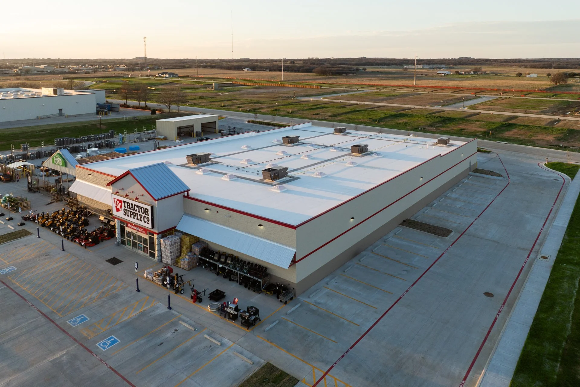 Cunningham-Clark-Construction-Wichita-Falls-Tractor-Supply-Company-BridgeportTSC-Bridgeport-JGoode-LoRes-2.jpg
