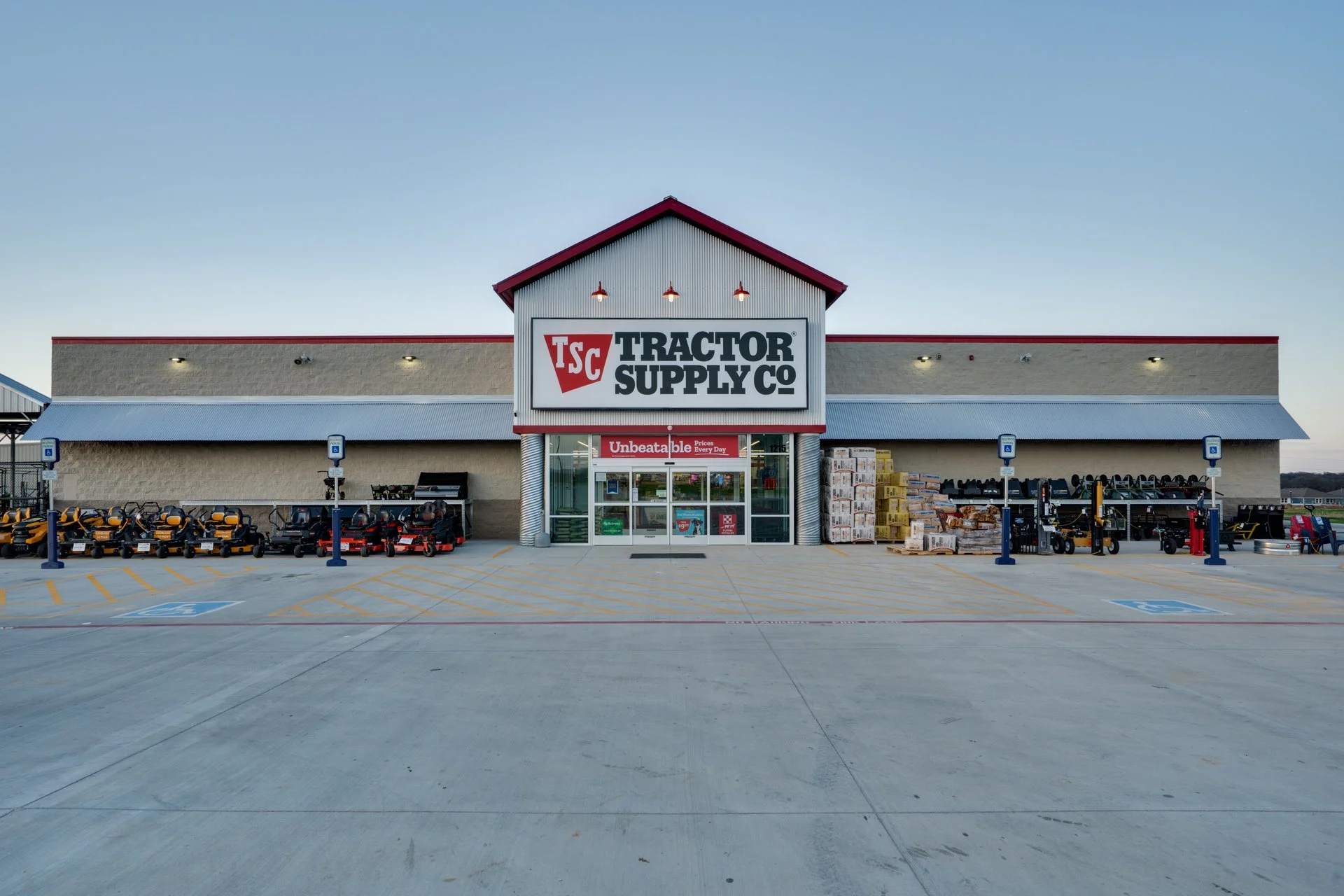Cunningham-Clark-Construction-Wichita-Falls-Tractor-Supply-Company-BridgeportTSC-Bridgeport-JGoode-LoRes-3.jpg