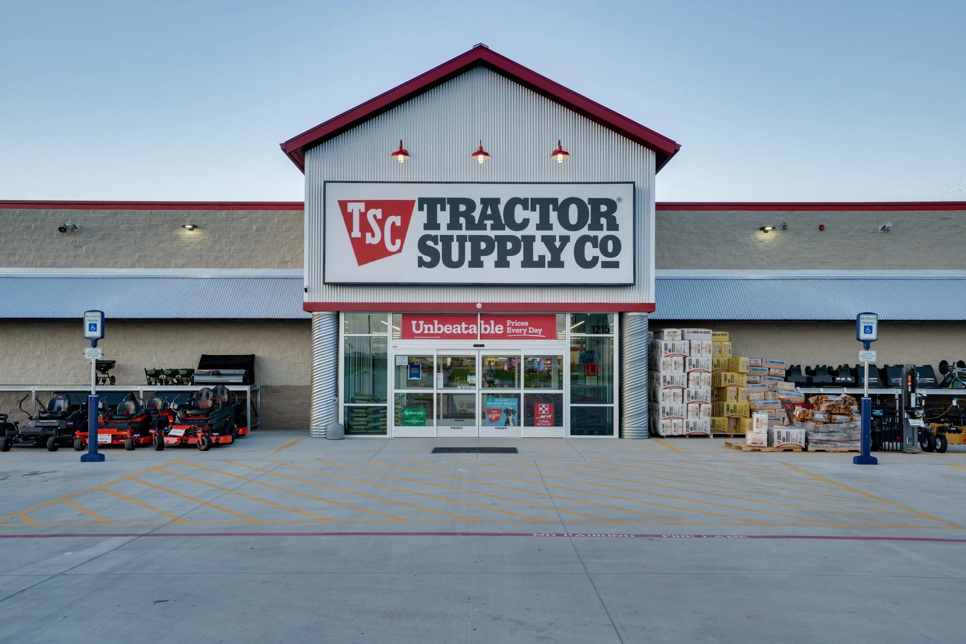 Cunningham-Clark-Construction-Wichita-Falls-Tractor-Supply-Company-BridgeportTSC-Bridgeport-JGoode-LoRes-4.jpg