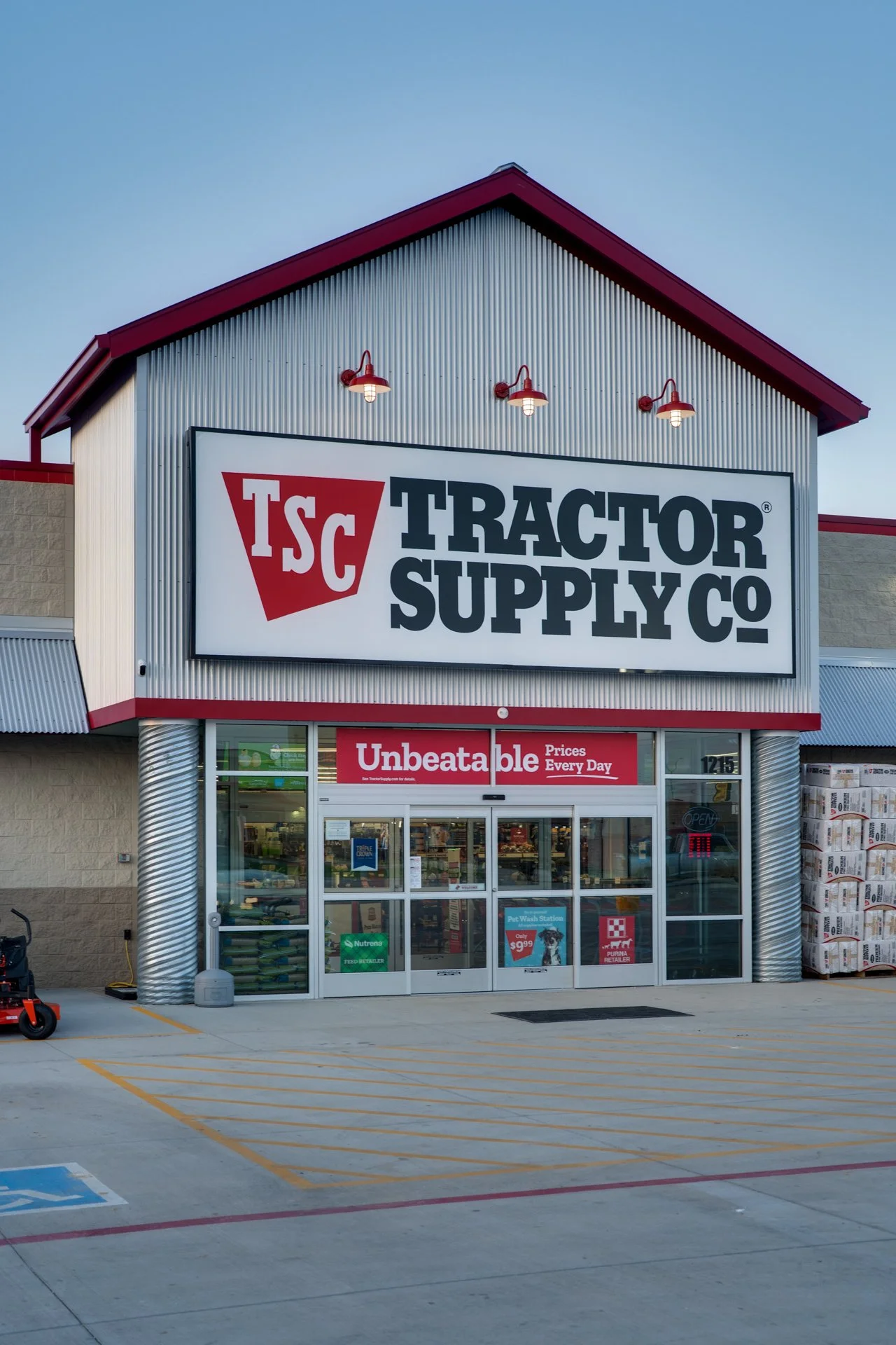 Cunningham-Clark-Construction-Wichita-Falls-Tractor-Supply-Company-BridgeportTSC-Bridgeport-JGoode-LoRes-6.jpg