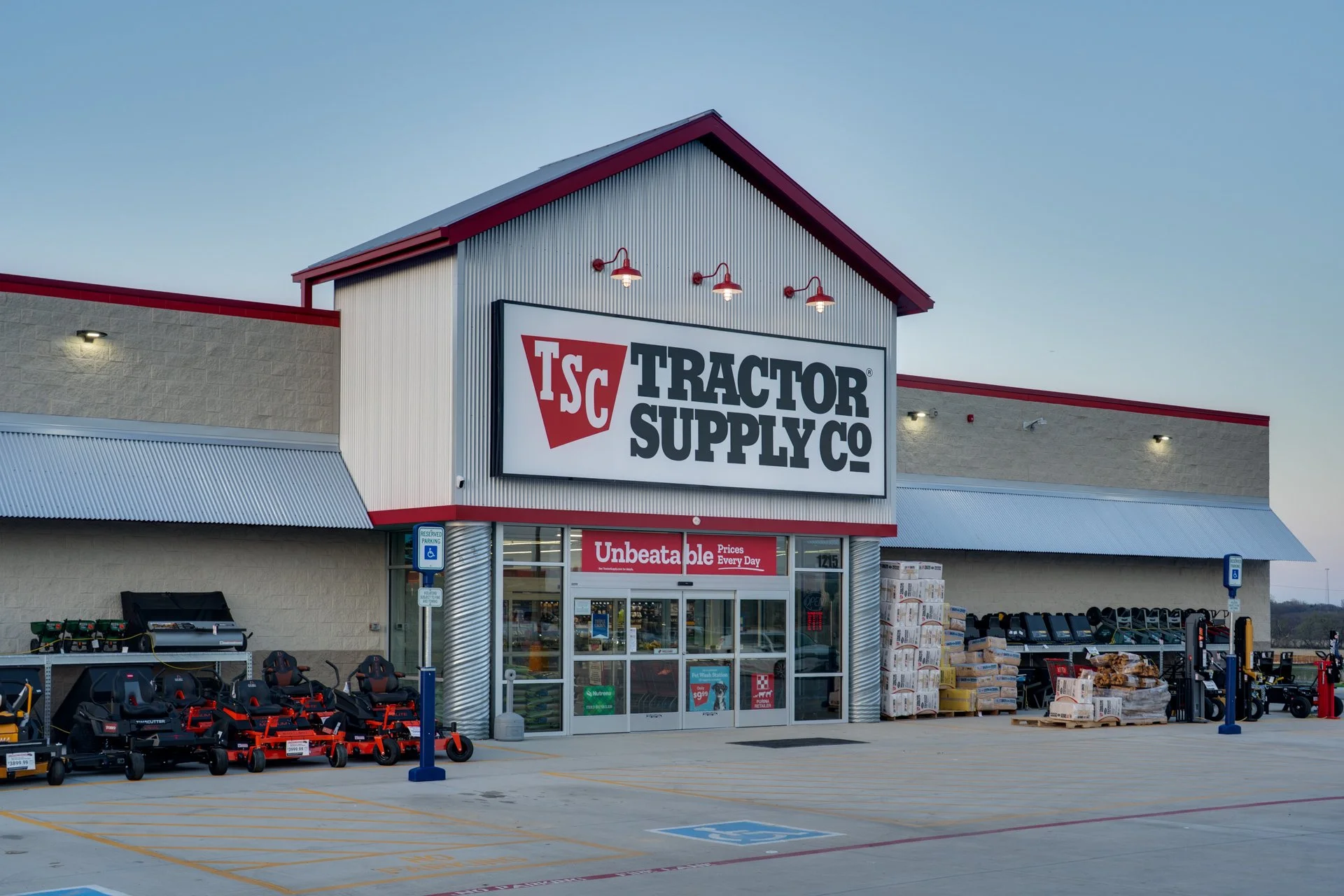 Cunningham-Clark-Construction-Wichita-Falls-Tractor-Supply-Company-BridgeportTSC-Bridgeport-JGoode-LoRes-7.jpg
