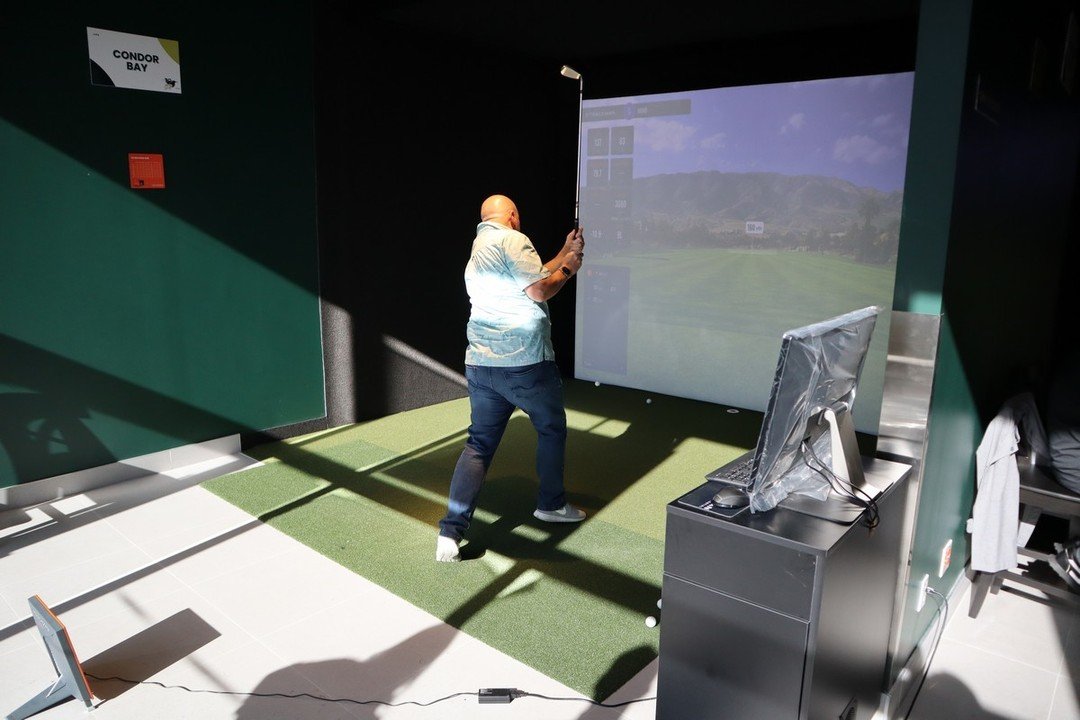 Swing into the future of golf at @mohogolfmississauga! 🏌️&zwj;♂️✨ 

They offer a state-of-the-art TRACKMAN simulator system, providing an immersive and realistic golfing experience that rivals the real deal. Perfect for golf enthusiasts in the Missi