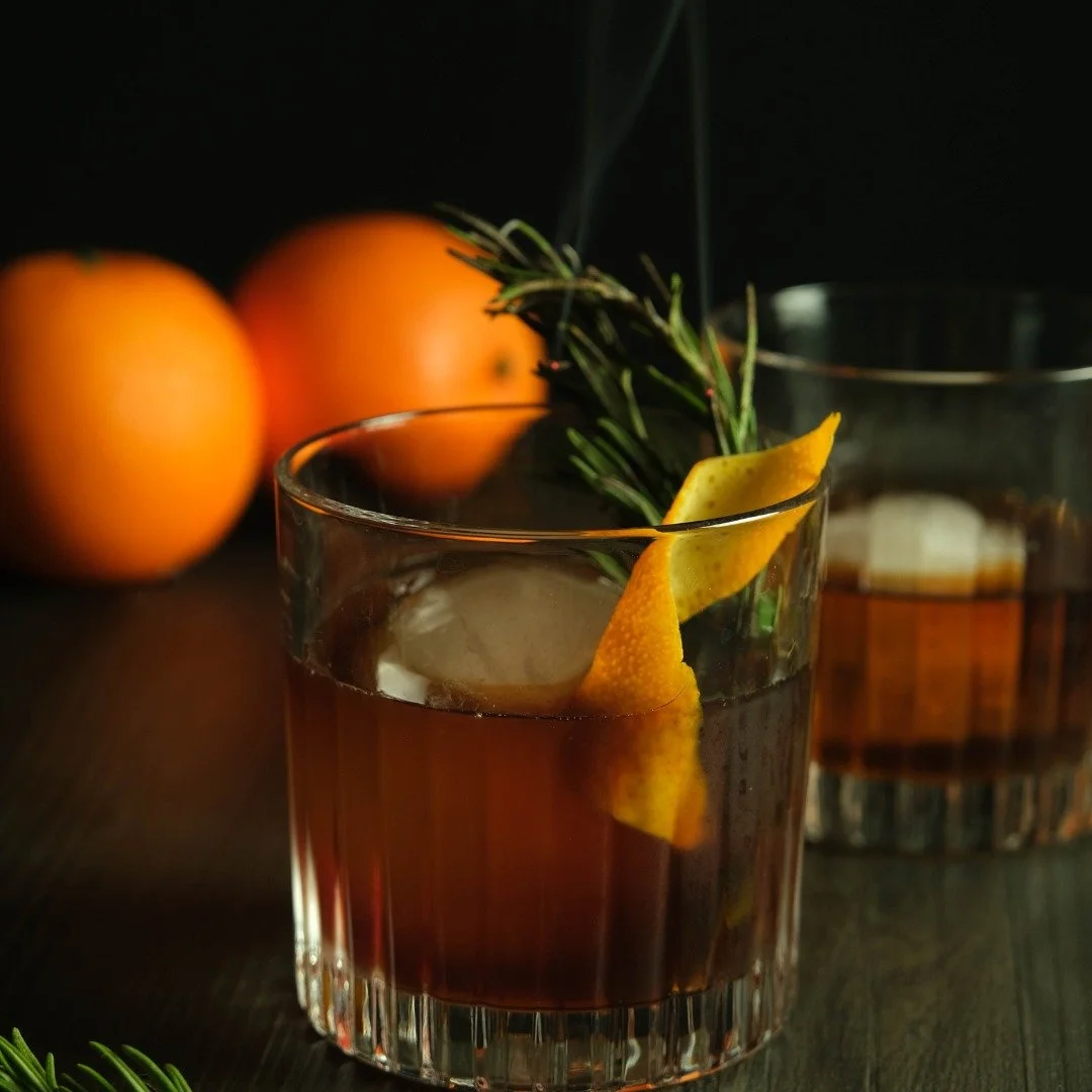 A little smoke, a little spice, and a lot of fall flavour. 🍁

Try the Smoked Apple Old Fashion at @unionsocial &mdash; it tastes like autumn in a glass.