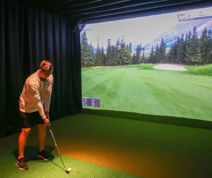 As temperatures drop, it&rsquo;s time to move the game indoors.

Stay on top of your swing this winter at @mohogolfmississauga &mdash; where the season never stops. ❄️🏌️&zwj;♂️