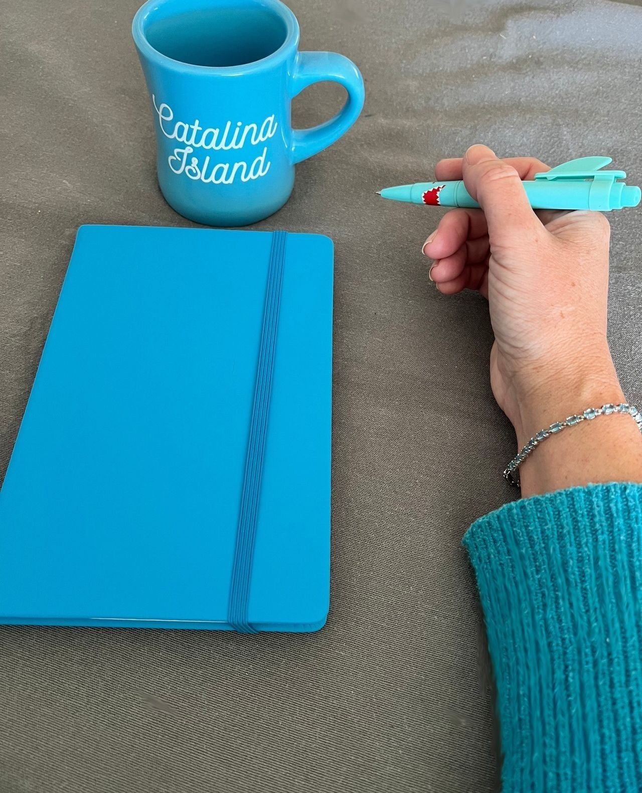 I think I'm obsessed with blue - what do you think?⁠
⁠
Just got myself a new notebook to journal and to jot down fun new words for future art pieces. ⁠
⁠
I'm thankful for my friends that forced us to stop and have a few days at the beach - of course 