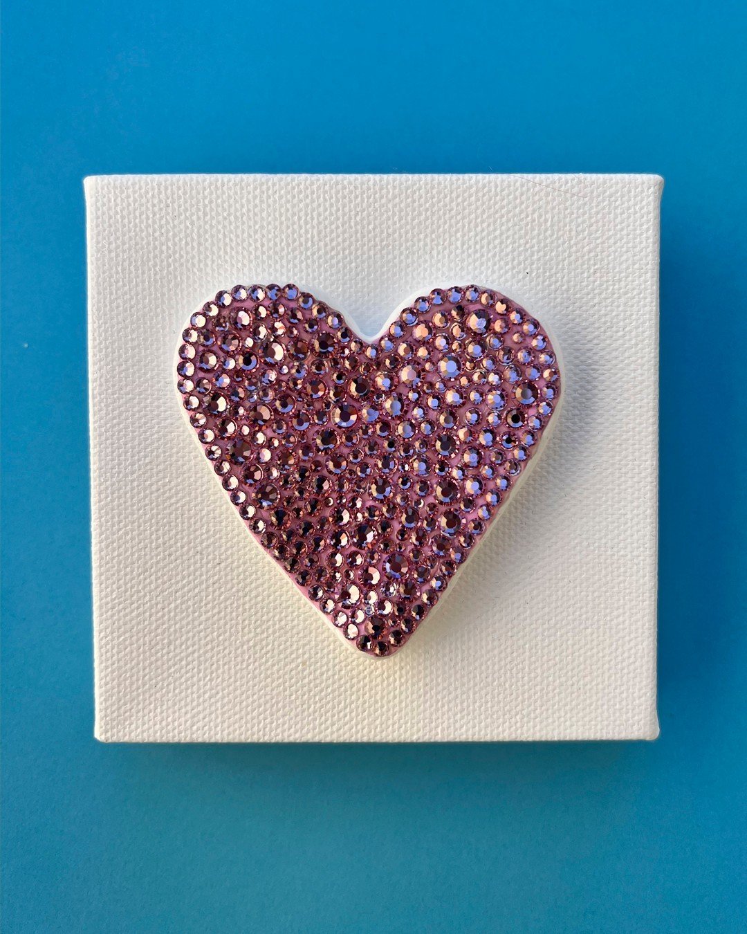 I still have some crystal pieces available including these hearts I created with @queen_of_crystal (the blue one is gone)⁠
⁠
Yesterday at @theperezardistrict someone inquired about them - if you are interested please head to my website shop. If you'd