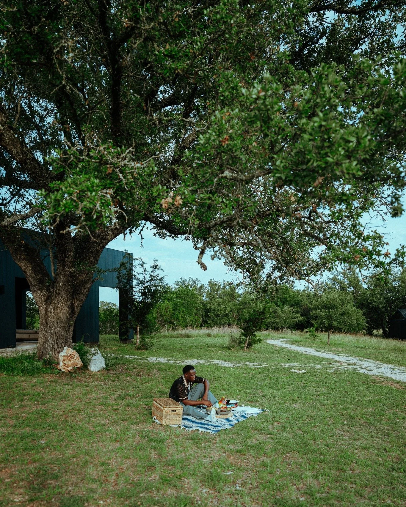 You came to escape the city.
Less rush, less screen time.
More stillness, sunlight, sketchbooks, and slow breakfasts.
Not every moment needs to be productive.
Sometimes just sitting outside with your coffee is enough.
📸 @olanga.m