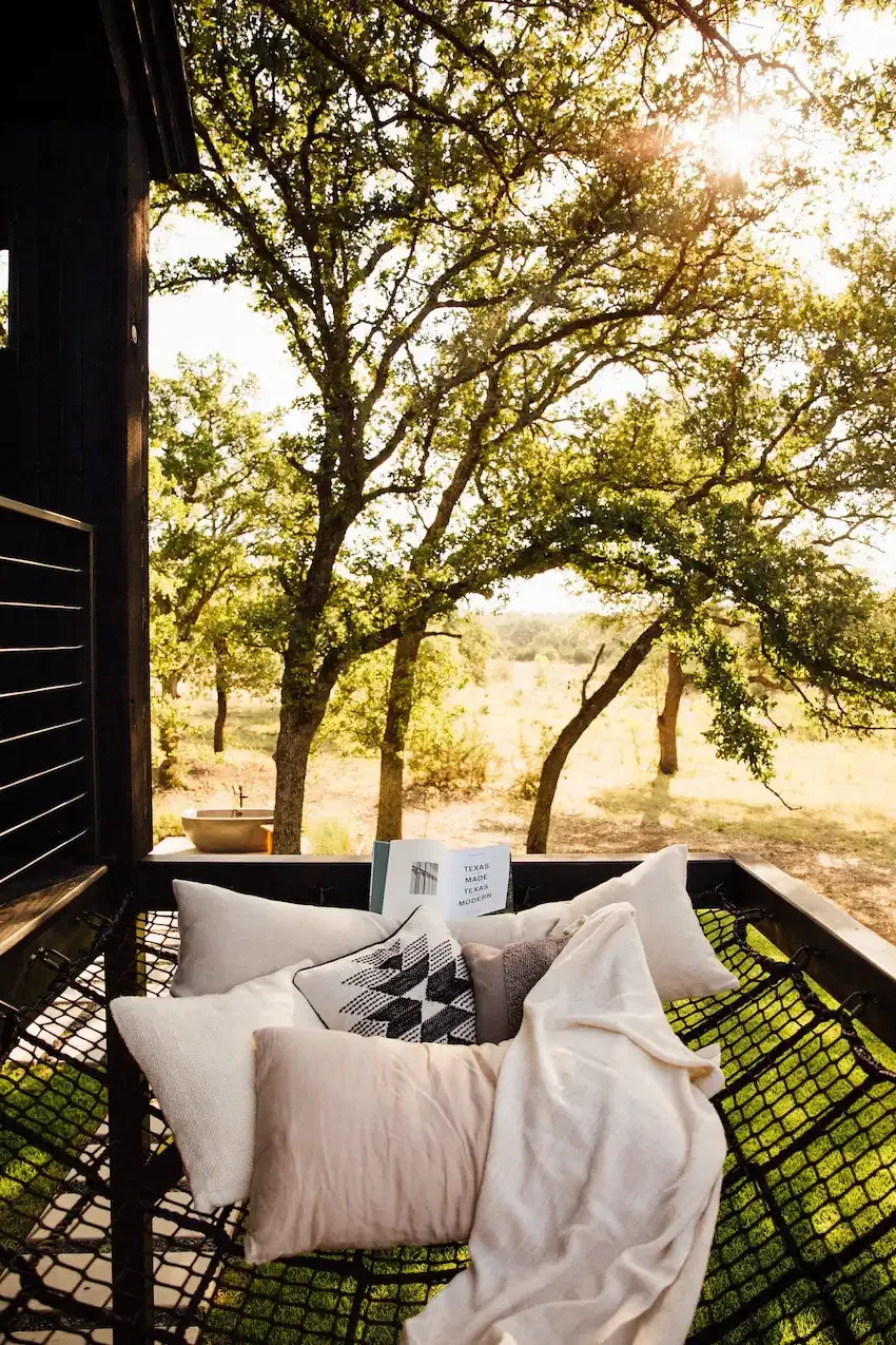 nowhere-hammock-lodge-net-bed-pillows-trees.webp