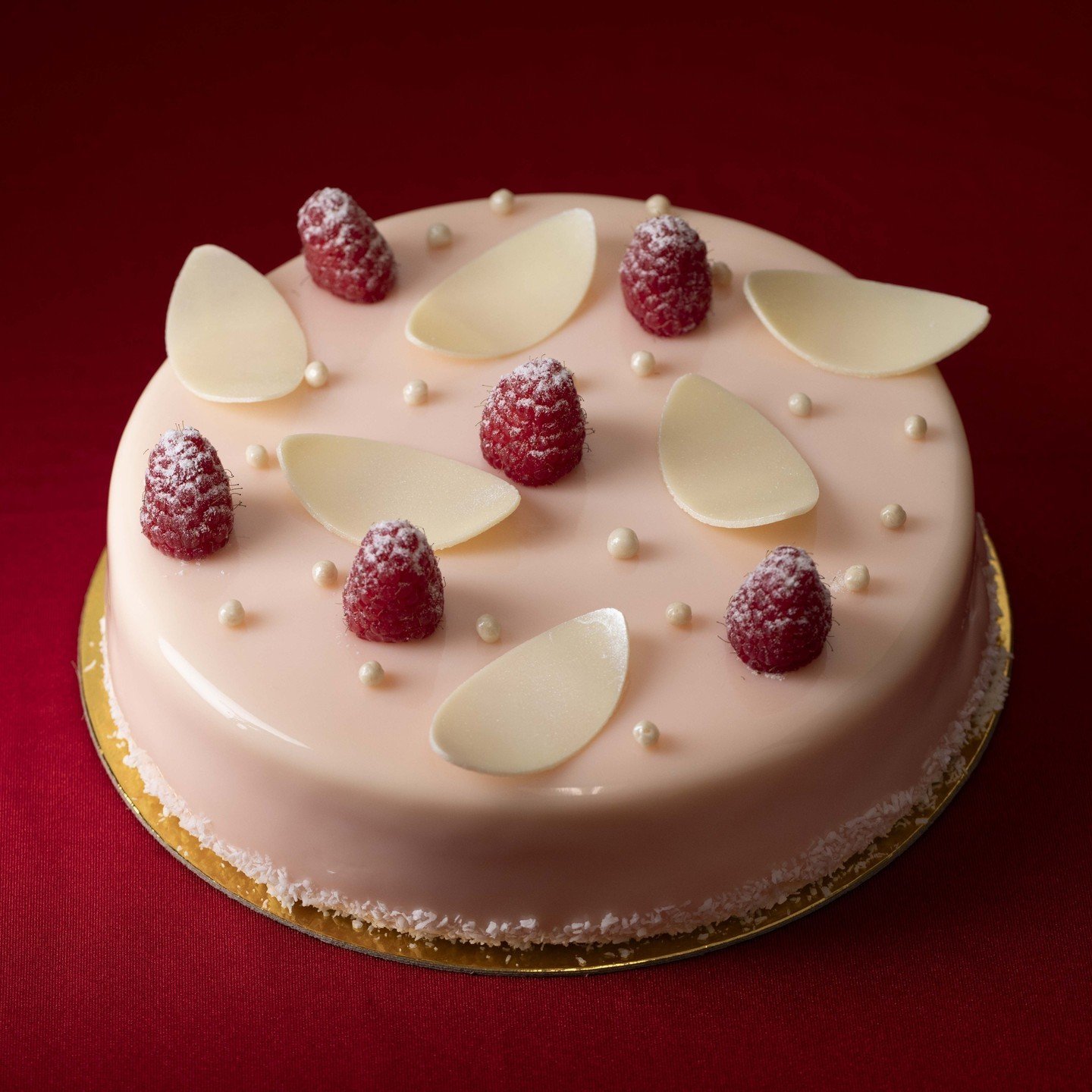 Don't forget to place your Mother's Day pre-order before our orders close at 4pm today! Celebrate mom with a gift as sweet as she is, like the Caia: a sour cream sponge paired with white chocolate mousse and summer berry compote.