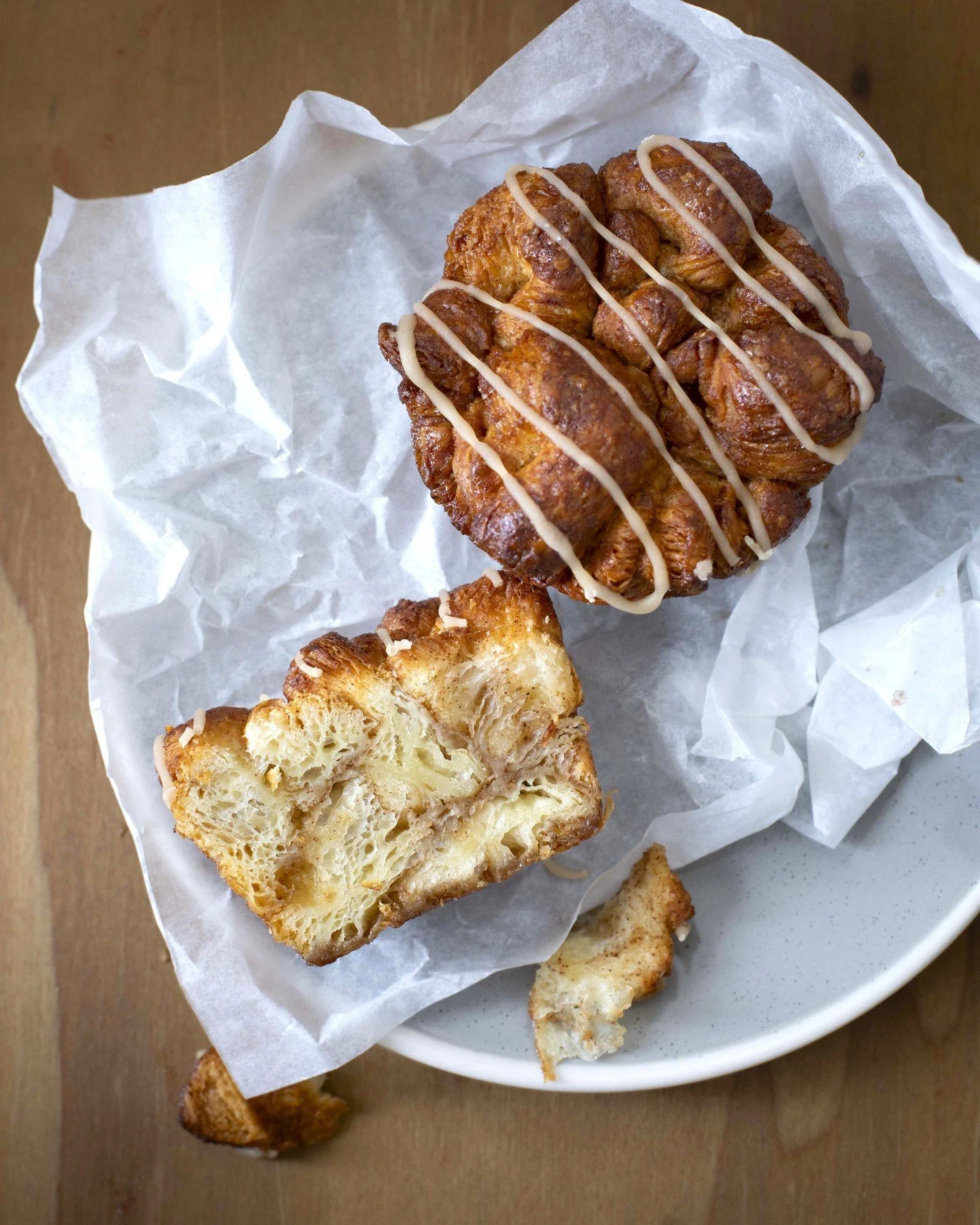 🍁 Fall is officially here&hellip; and so is your new favorite breakfast.
Our Maple Pull Apart, with flaky croissant dough, cinnamon sugar, and a maple glaze drizzle, is the perfect way to welcome the season. Best paired with a hot cup of your favori