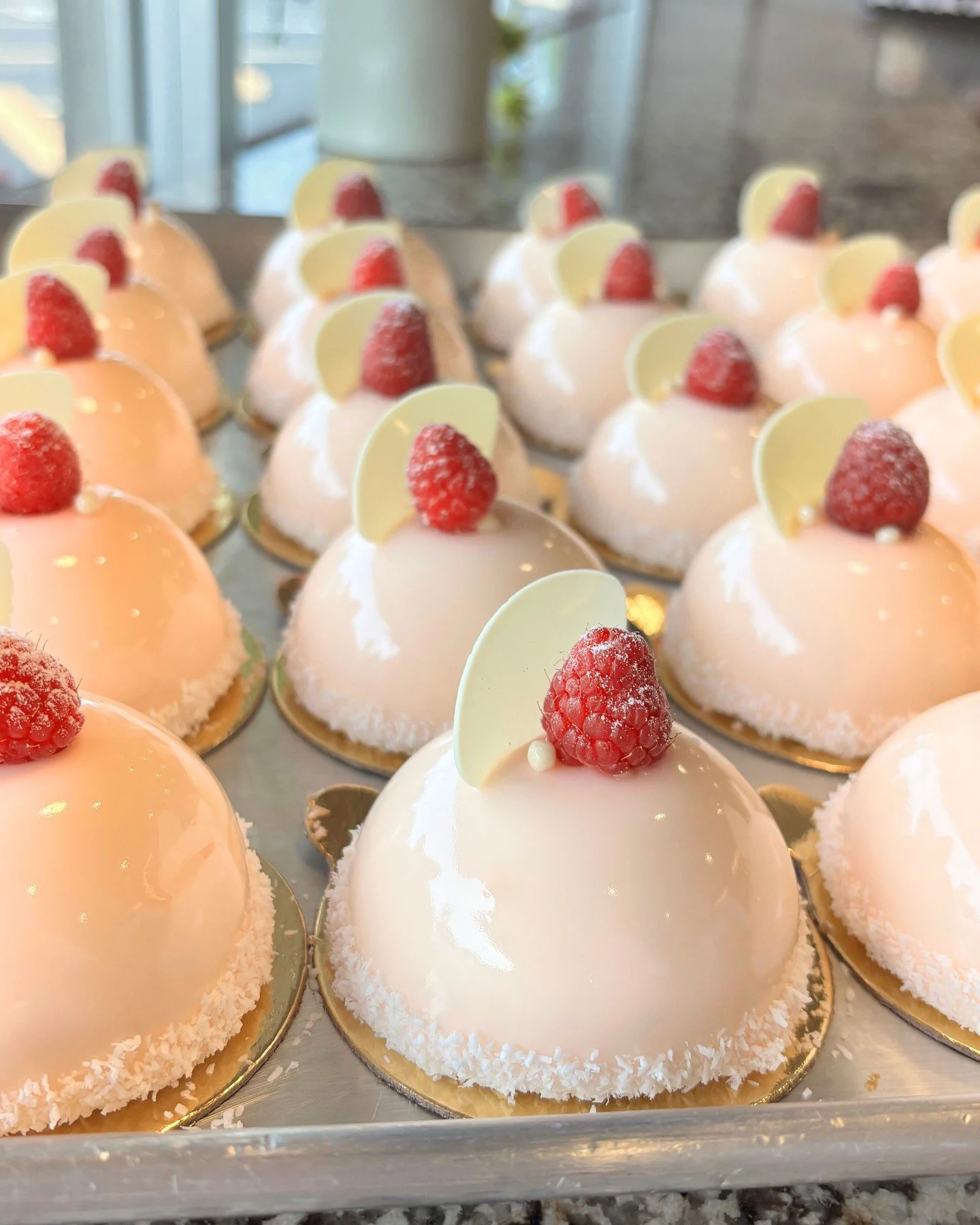 Layers of silky white chocolate mousse, vibrant berry compote, and tender sour cream sponge... Our individual Caia is a little masterpiece in every bite.