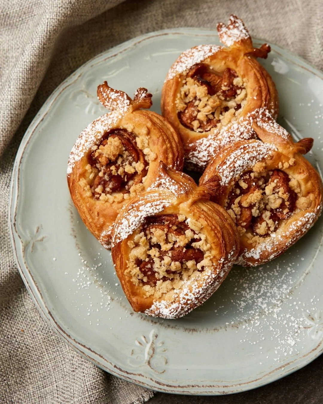 Is it really fall without our Apple Pie Croissant? With spiced, oven-roasted apples nested in a flaky croissant and topped with brown sugar streusel... it's a seasonal staple for a reason.