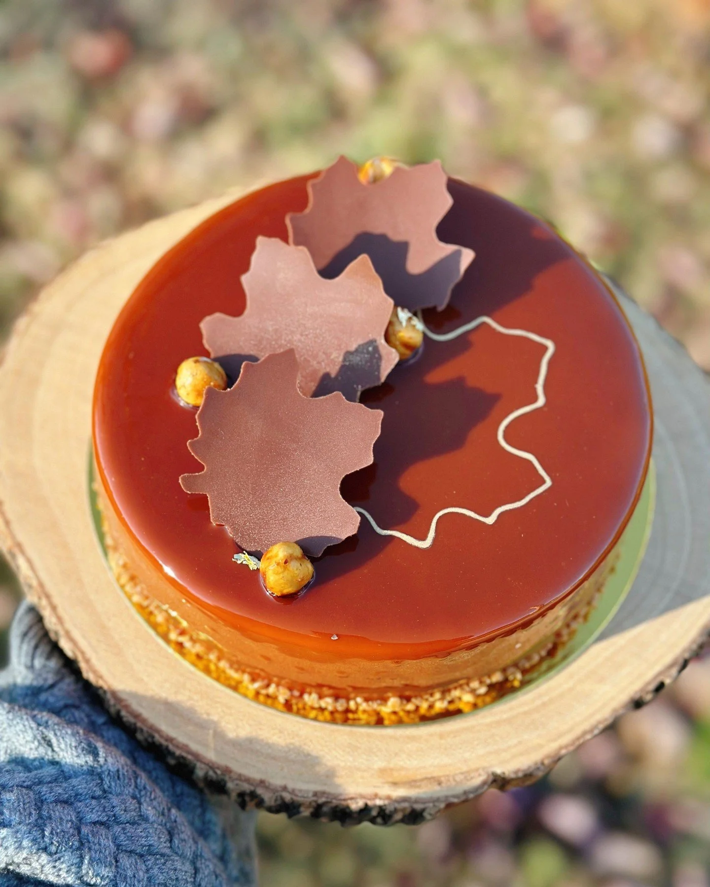 We're bringing back one of your seasonal favorites for Thanksgiving this year: the Angelo.

We layer light and airy hazelnut dacquoise with crunchy caramelized almonds, hazelnut praline mousse, and coffee caramel for a show-stopping dessert sure to w