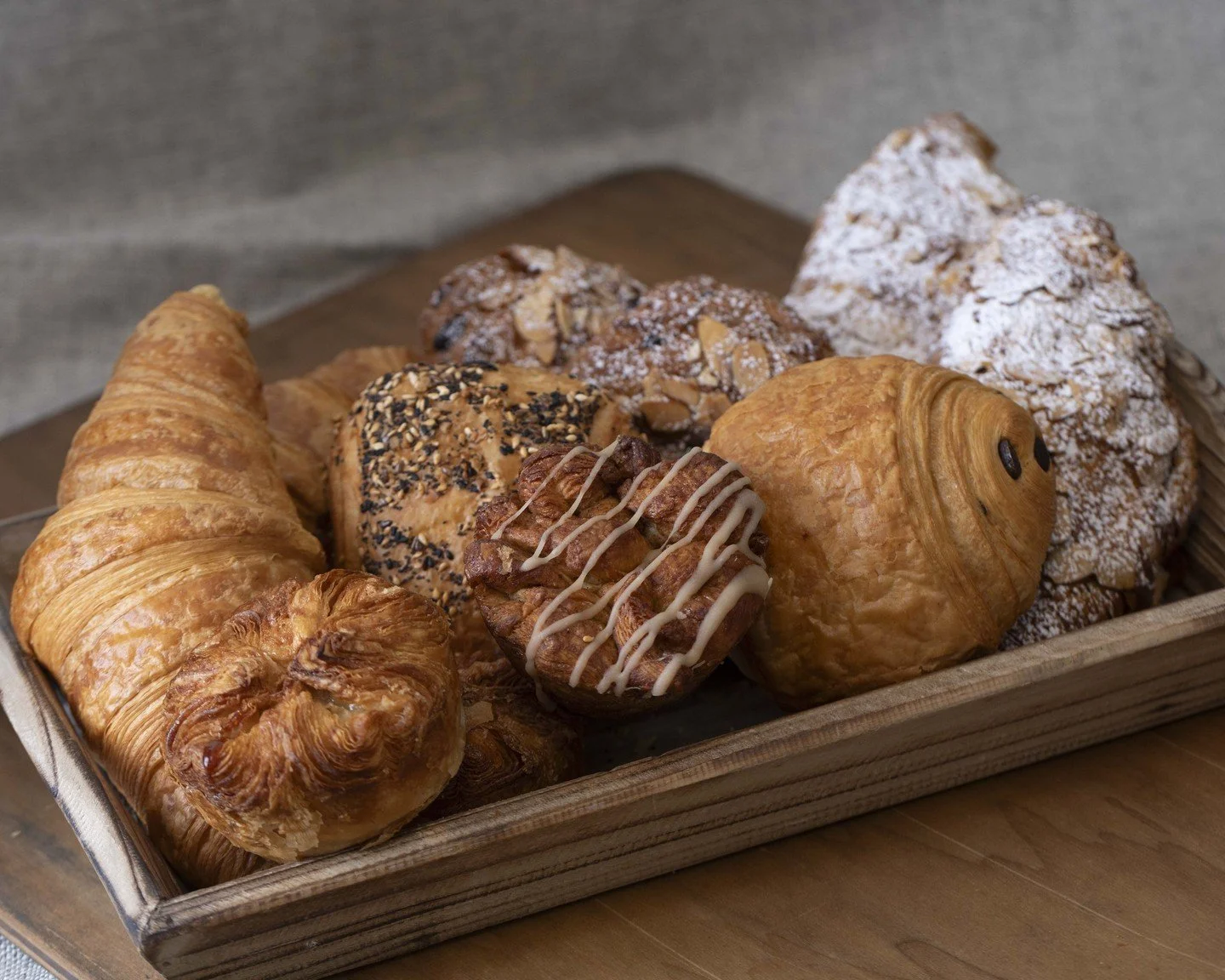 Snowy Saturday incoming! ❄️
Swing by the bakery today and stock up on all your favorite sweets and treats-- perfect for a cozy snow day at home.