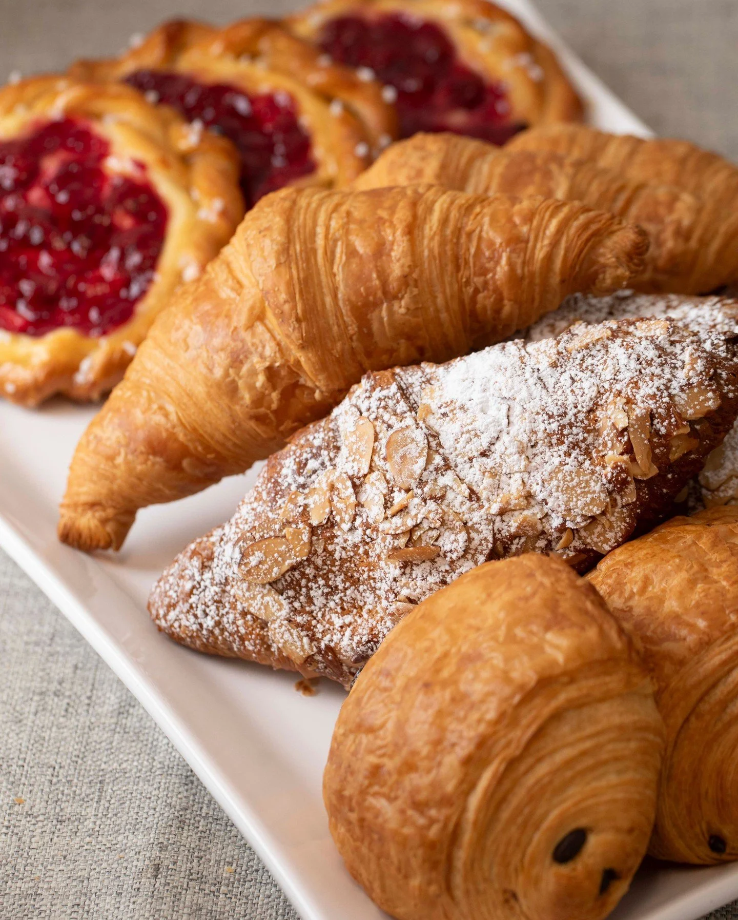 Treat Mom to a brunch as sweet as she is! 🥐

Our Bakery Box is a mix of all our best selling pastries: Croissants, Chocolate Croissants, Almond Croissants, Chocolate Almond Croissants, Kouign Amann, and Cherry Cream Cheese Danish. 

There's no bette