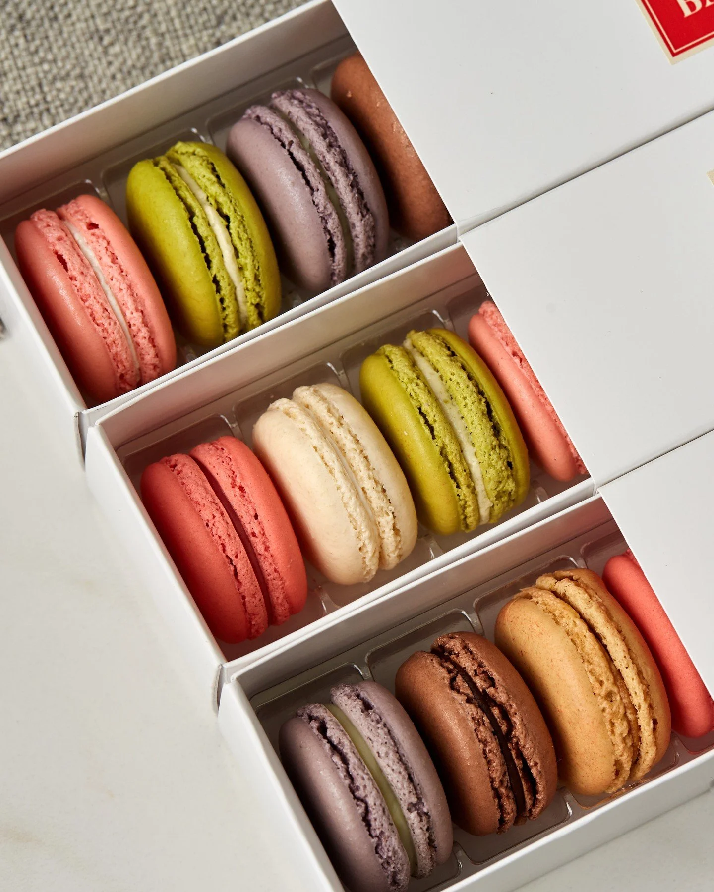 Treat the moms in your life to our sweet, colorful, and elegant Macaron Gift Box.

Available in 6- and 12-pieces:
💚 Sicilian Pistachio
💛 Salted Caramel
🩷 Strawberry Ganache
🤎 70% Bittersweet Chocolate
💜 Earl Grey Tea Ganache
🤍 Madagascar Vanill