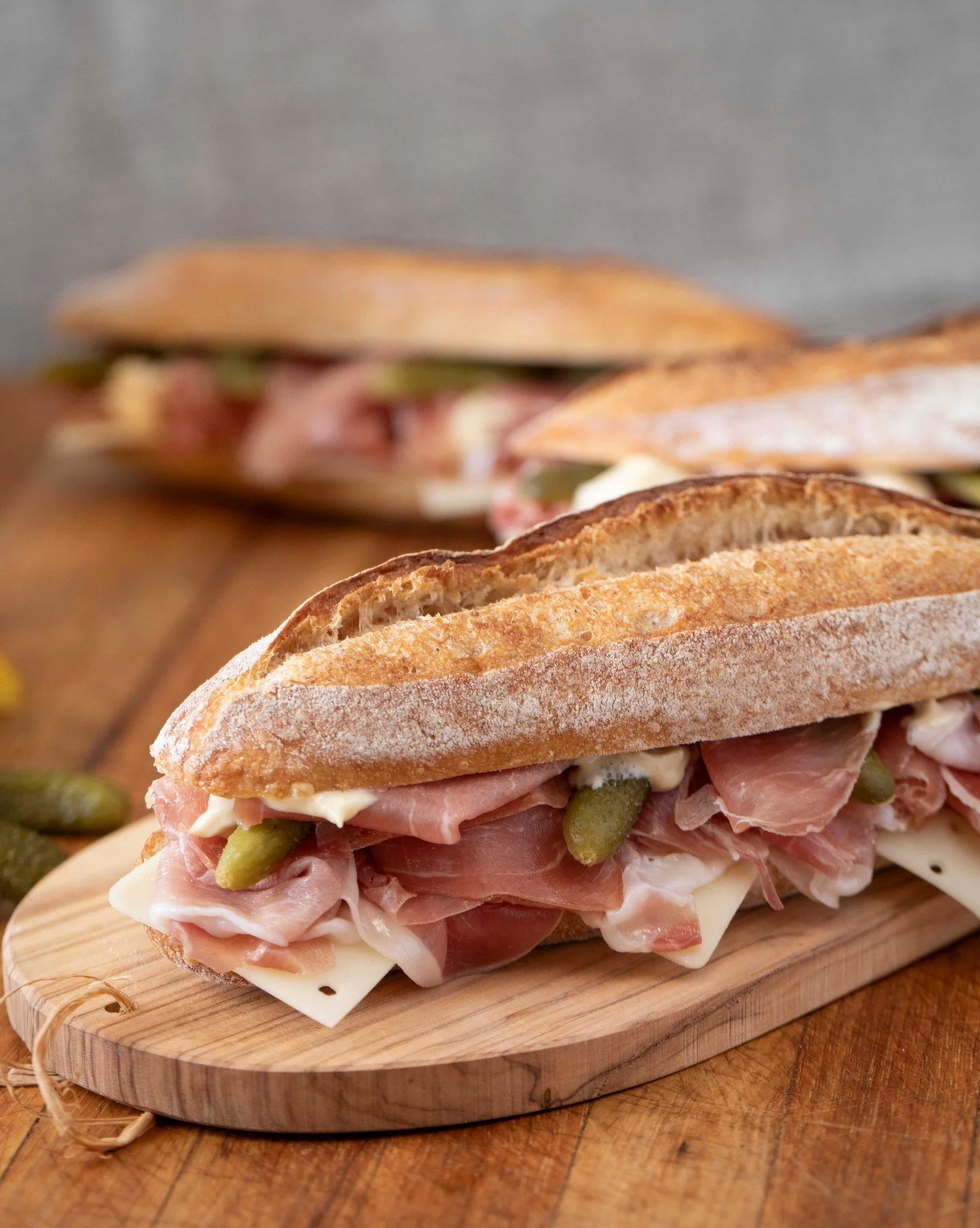 Looking for lunch? Our Prosciutto Sandwich is here for you.
Nutty Gruy&egrave;re, cornichons, local prosciutto, and tangy Dijon aioli, all on our buttered baguette.

Grab a bag of locally made @the_g.o.a.t._brand potato chips and your favorite drink 