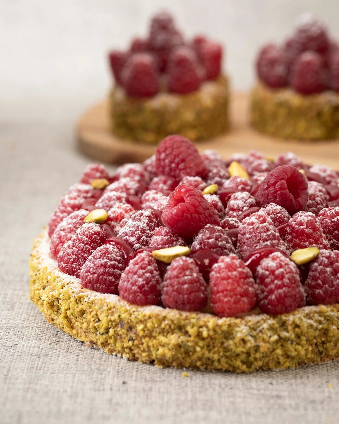 Whether you already have plans or just need something to brighten up the weekend, we recommend the Jarmo. Pistachio dacquoise, pistachio mousseline, and raspberry confit come together for a nutty, lightly sweet dessert that always hits the spot. If y