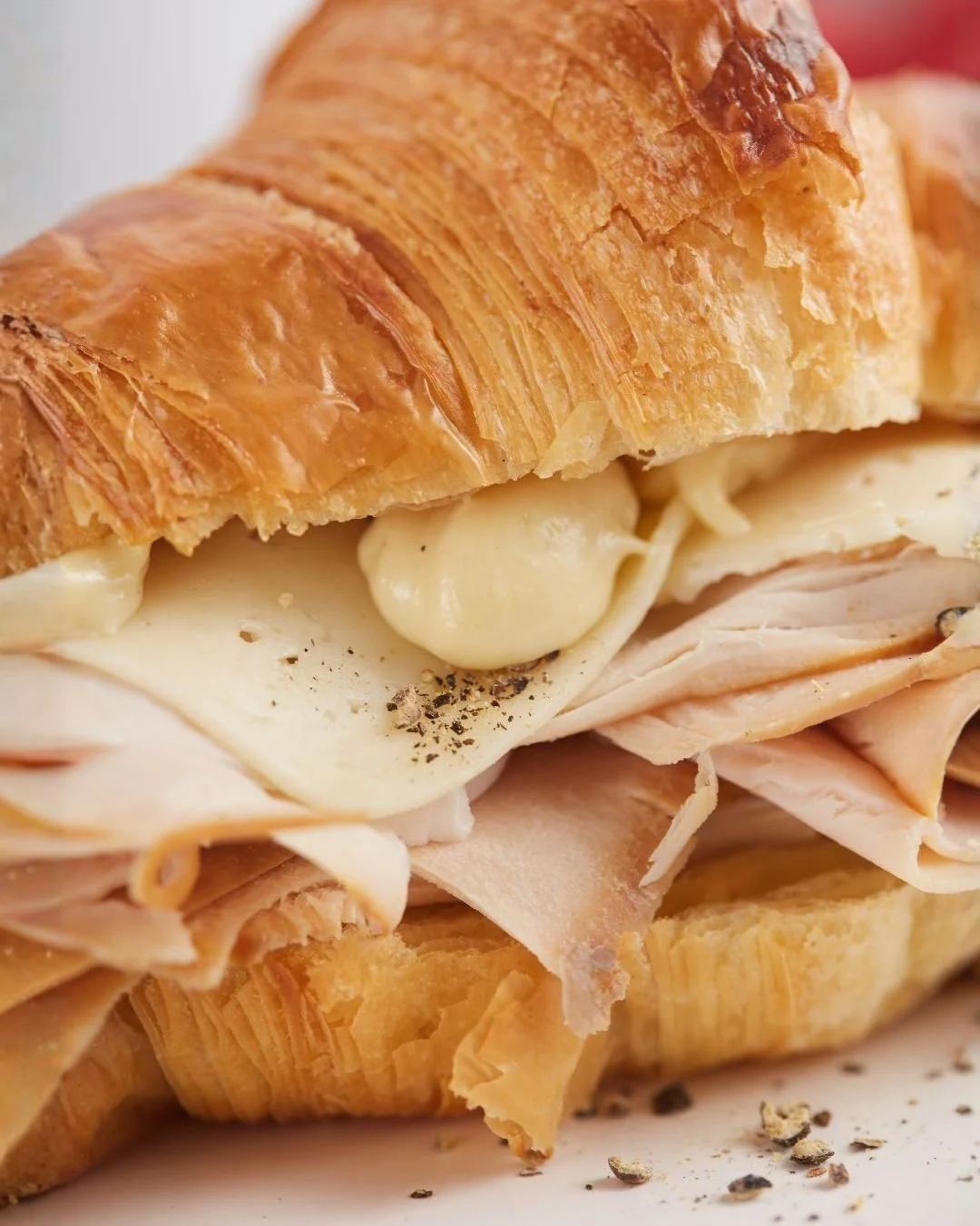 A great sandwich starts with great ingredients.

Our Turkey Sandwich features sliced smoked turkey, Havarti cheese, and Dijon aioli with freshly cracked Tellicherry black pepper, all served on our signature buttery, flaky croissant.

Simple, balanced