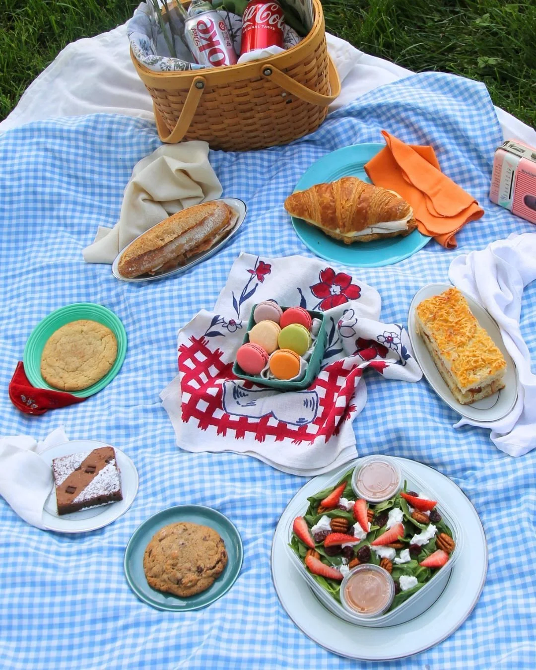 Catering doesn't need to be complicated.

We&rsquo;ve got ready-to-go box lunches and platters of sandwiches, pastries, and snacks perfect for any summer celebration. Everything is made in-house, packed with care, and easy to share.

Place your order