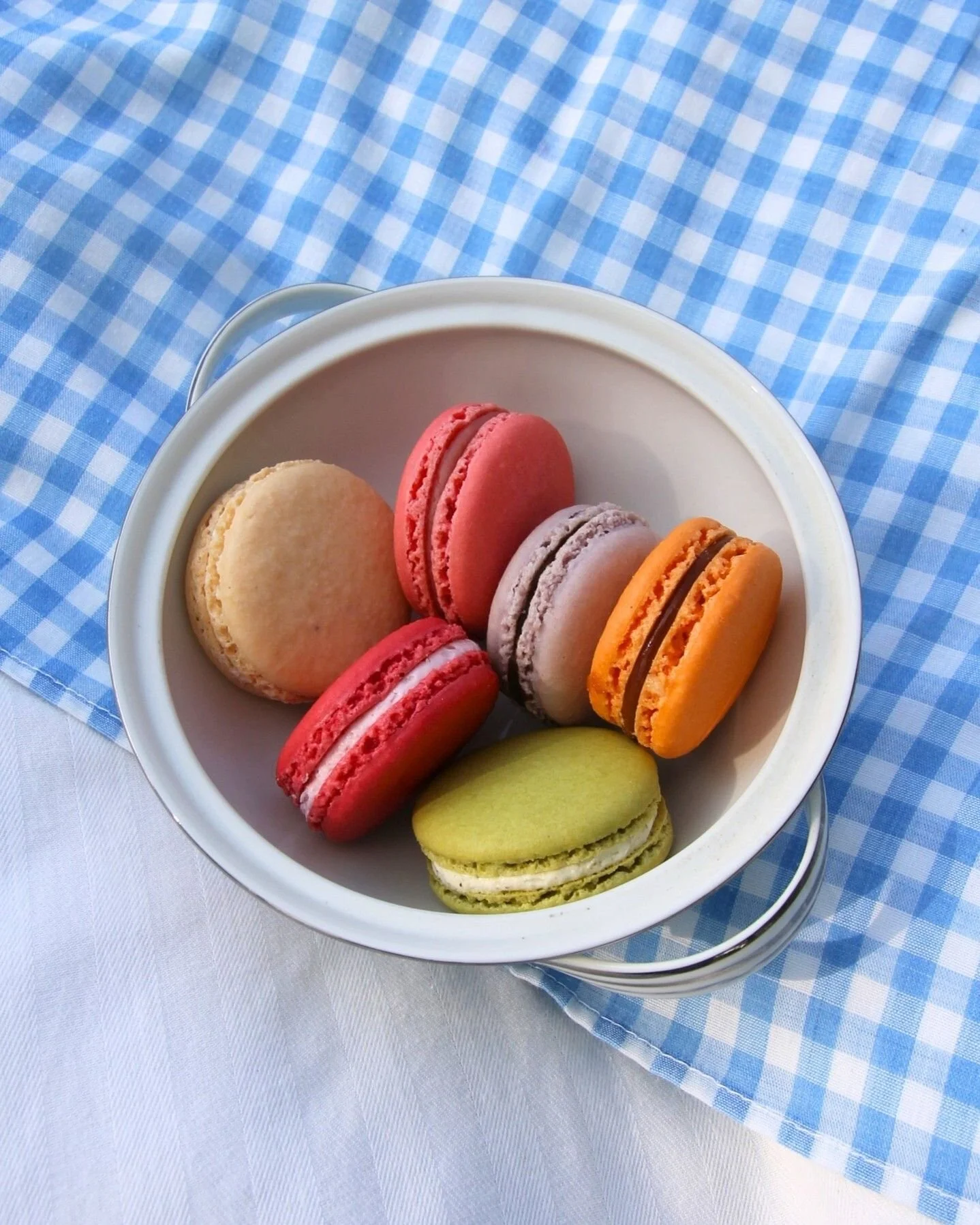 Independence Day pre-orders close at 2pm today!

Whether you're packing a picnic basket, hosting a backyard barbecue, or watching the fireworks, no celebration is complete without something sweet.

Reserve your favorites, (like the Summer Macaron Box