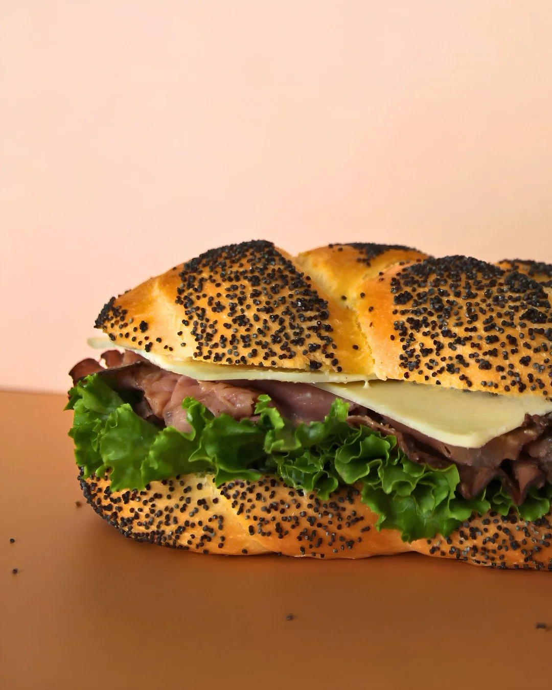 Craving a classic for lunch today? Our Roast Beef Sandwich is the perfect blend of of tender roast beef, sharp white cheddar, thin sliced red onion, crisp lettuce, and horseradish aioli, all served on our freshly baked poppy seed challah bread.