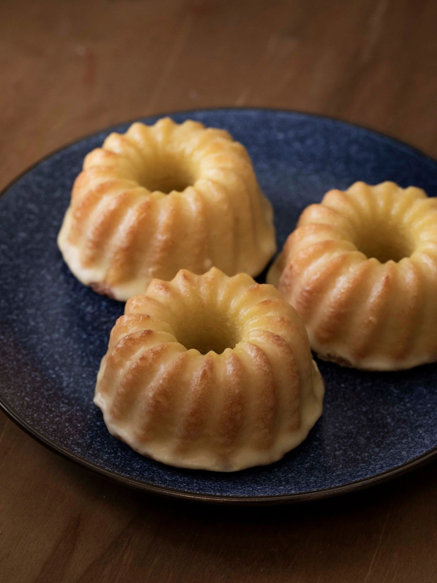 A little cake with a lot of flavor.

Our Orange Almond Cake is moist, tender, and full of bright orange flavor, finished with a tangy passion fruit glaze. And, naturally gluten-free.

Perfect with a cup of coffee, or whenever you&rsquo;re in the mood