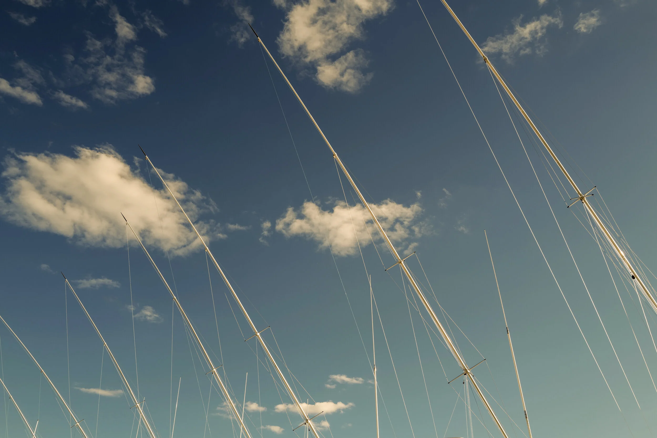 lines in, clouds dance