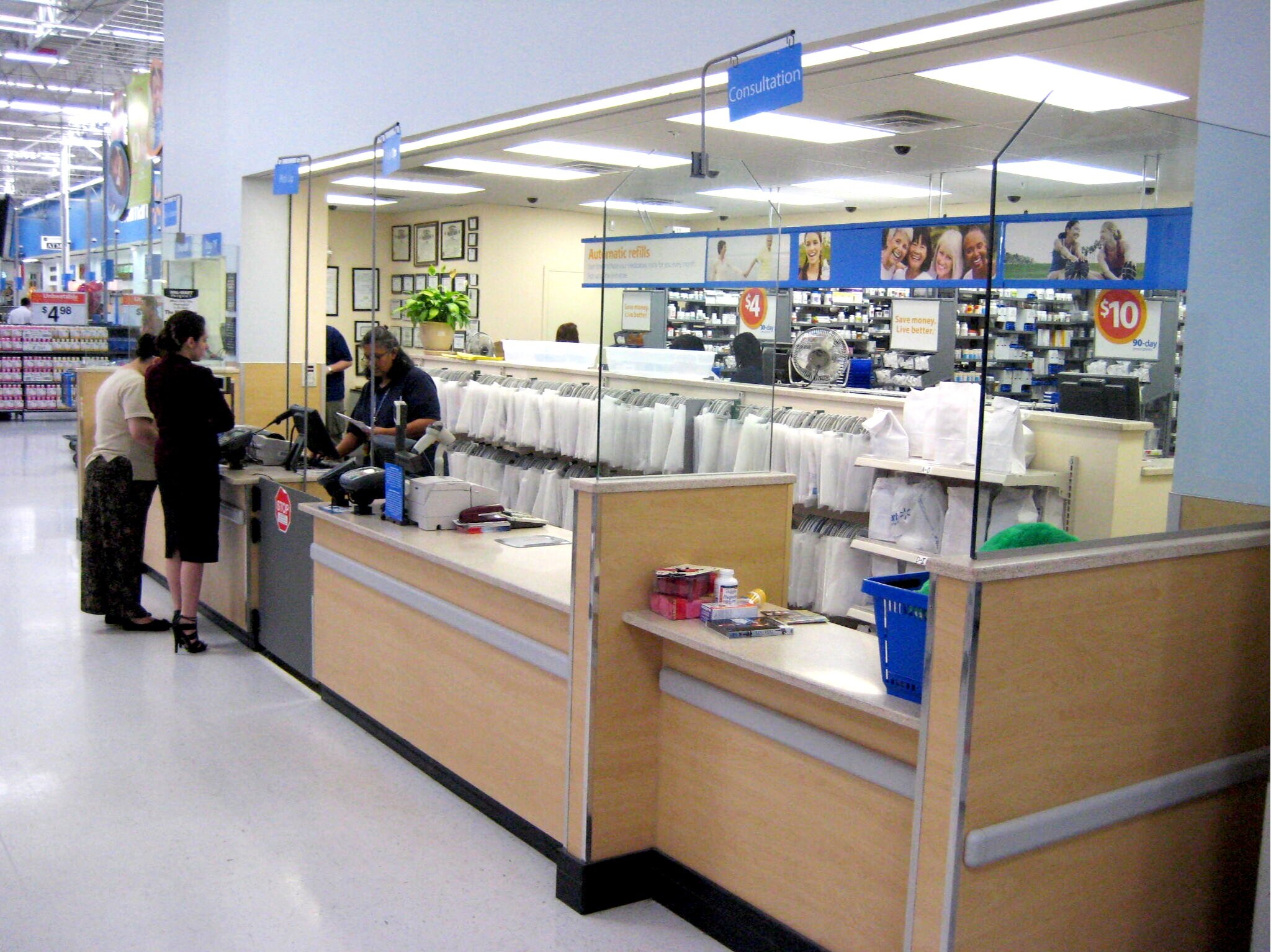 Walmart: Pharmacy Countertop