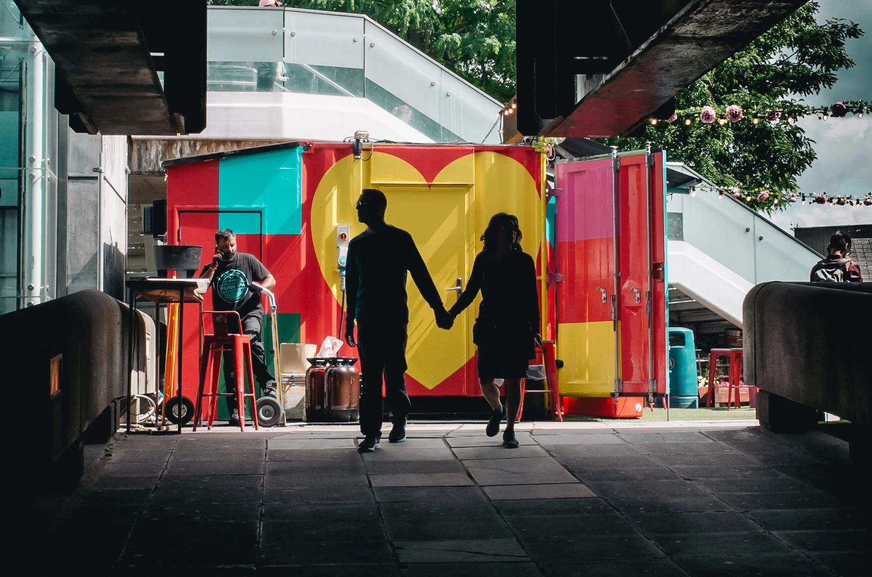 southbank - daron robinson - street photography - london - ricoh grii - 2019 - lover's heart.jpg