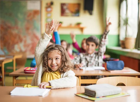 Yellow_Shirt_Schoolgirl_475455168Gettyimages.jpg