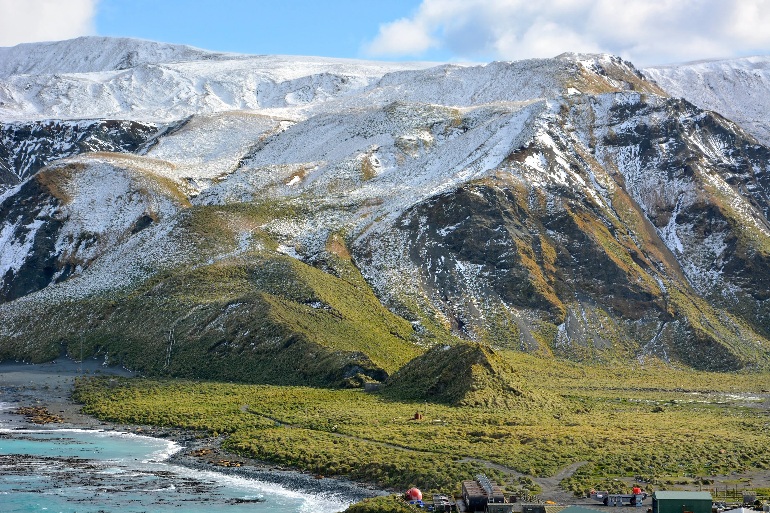 M021 - View of the snow covered escarpment from Camp Hill - October 2013