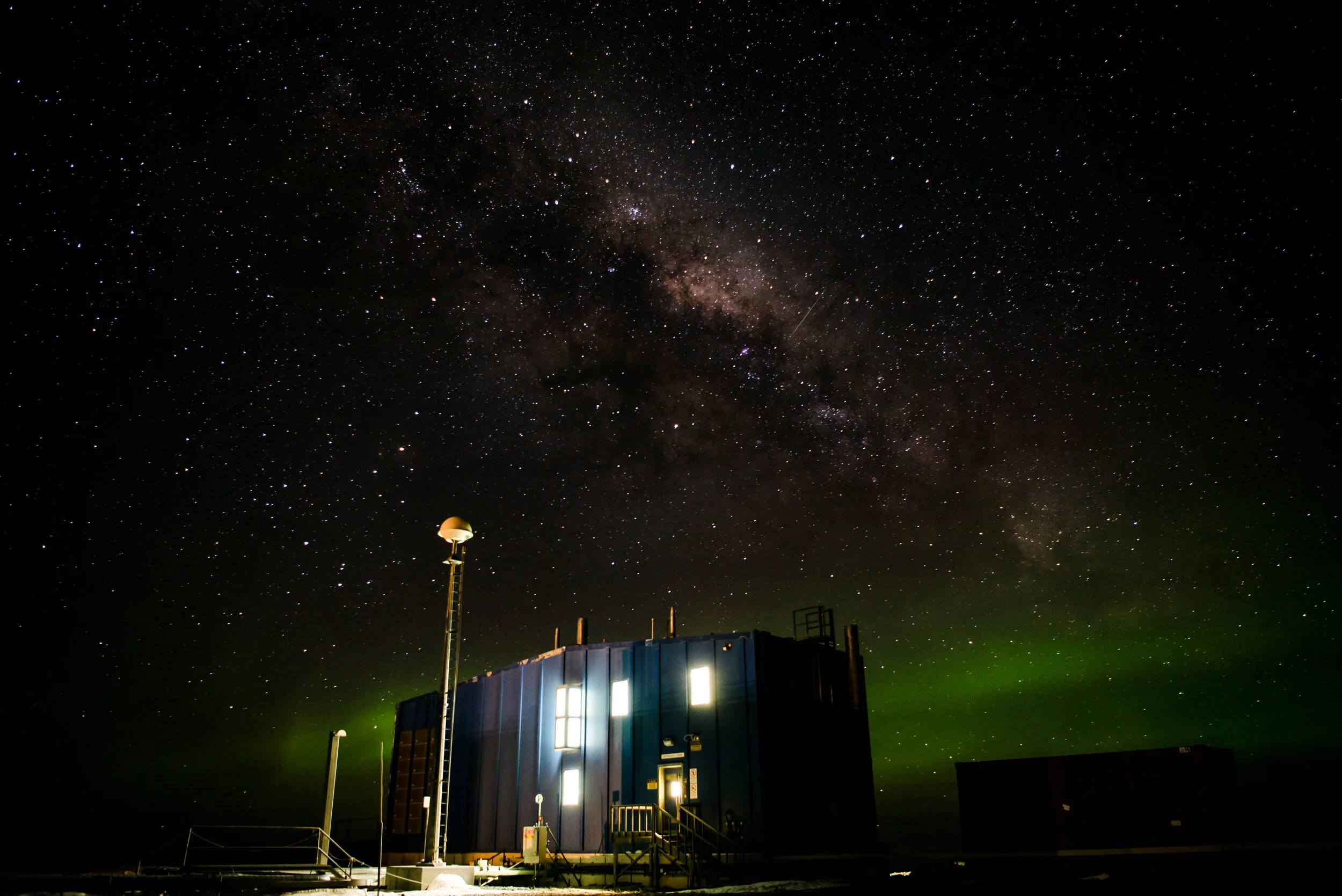 D133 - Milky Way over the Meteorological Building, with a weak aurora australis on the horizon - 8:00am early June 2017