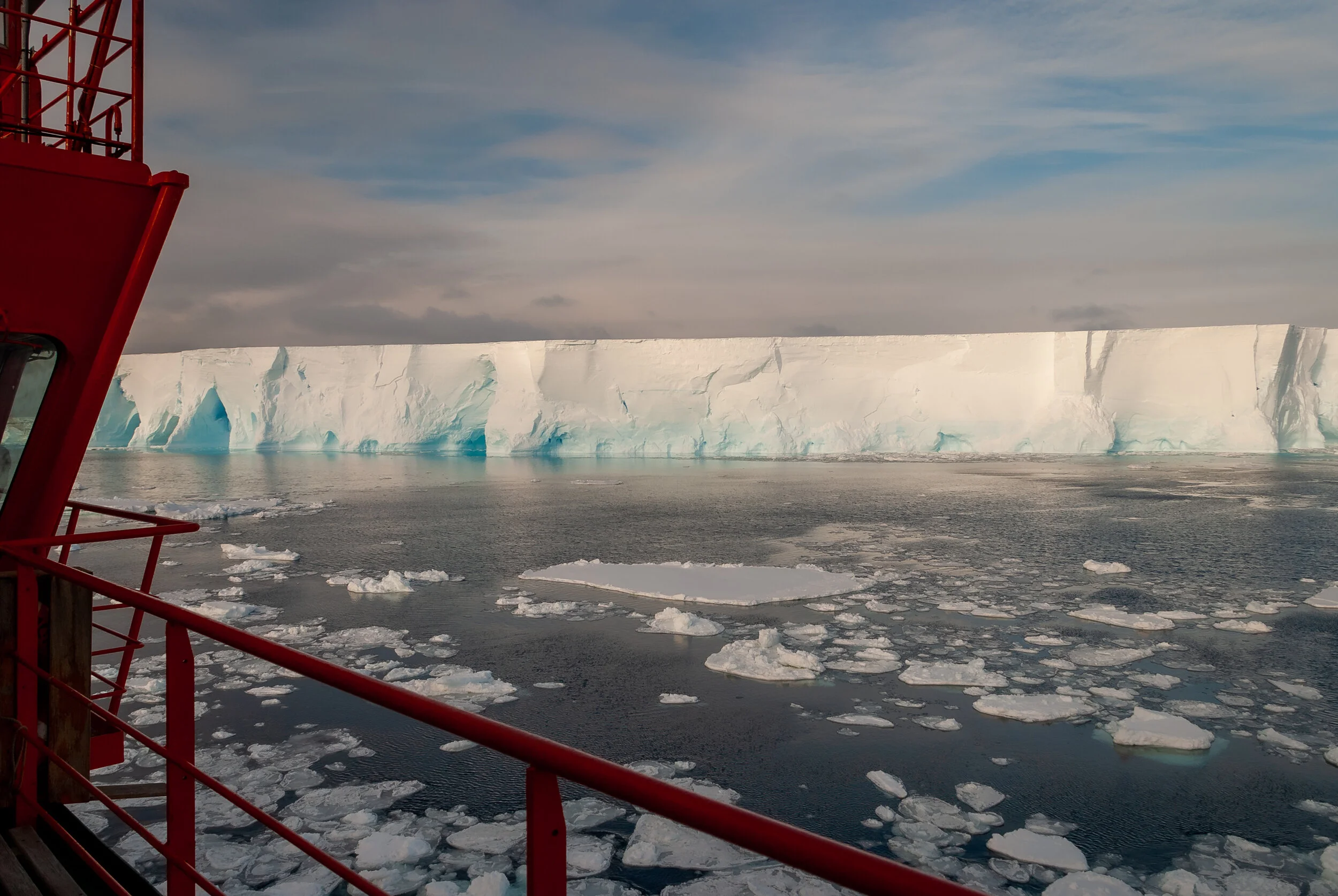 3 - V4 on the Aurora Australis: Casey to Davis - Iceberg tour