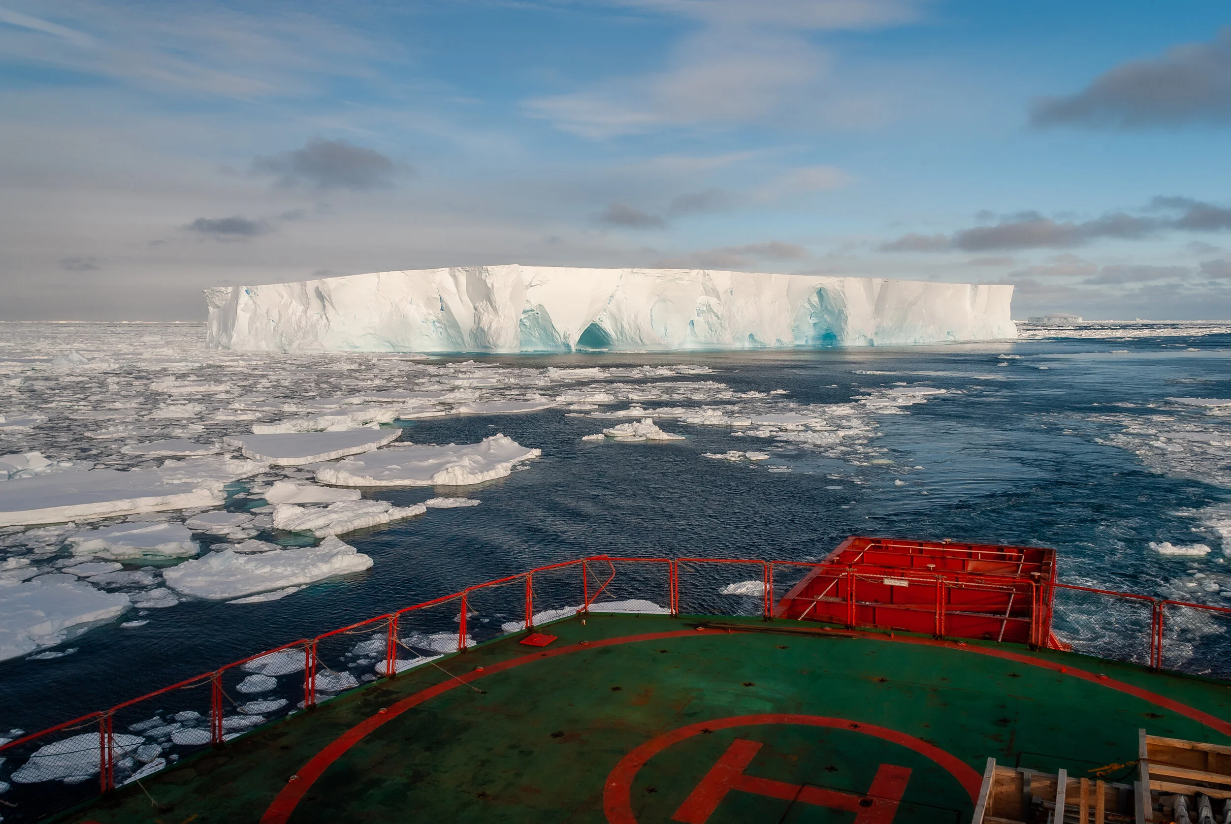 4 - V4 on the Aurora Australis: Casey to Davis - Iceberg tour