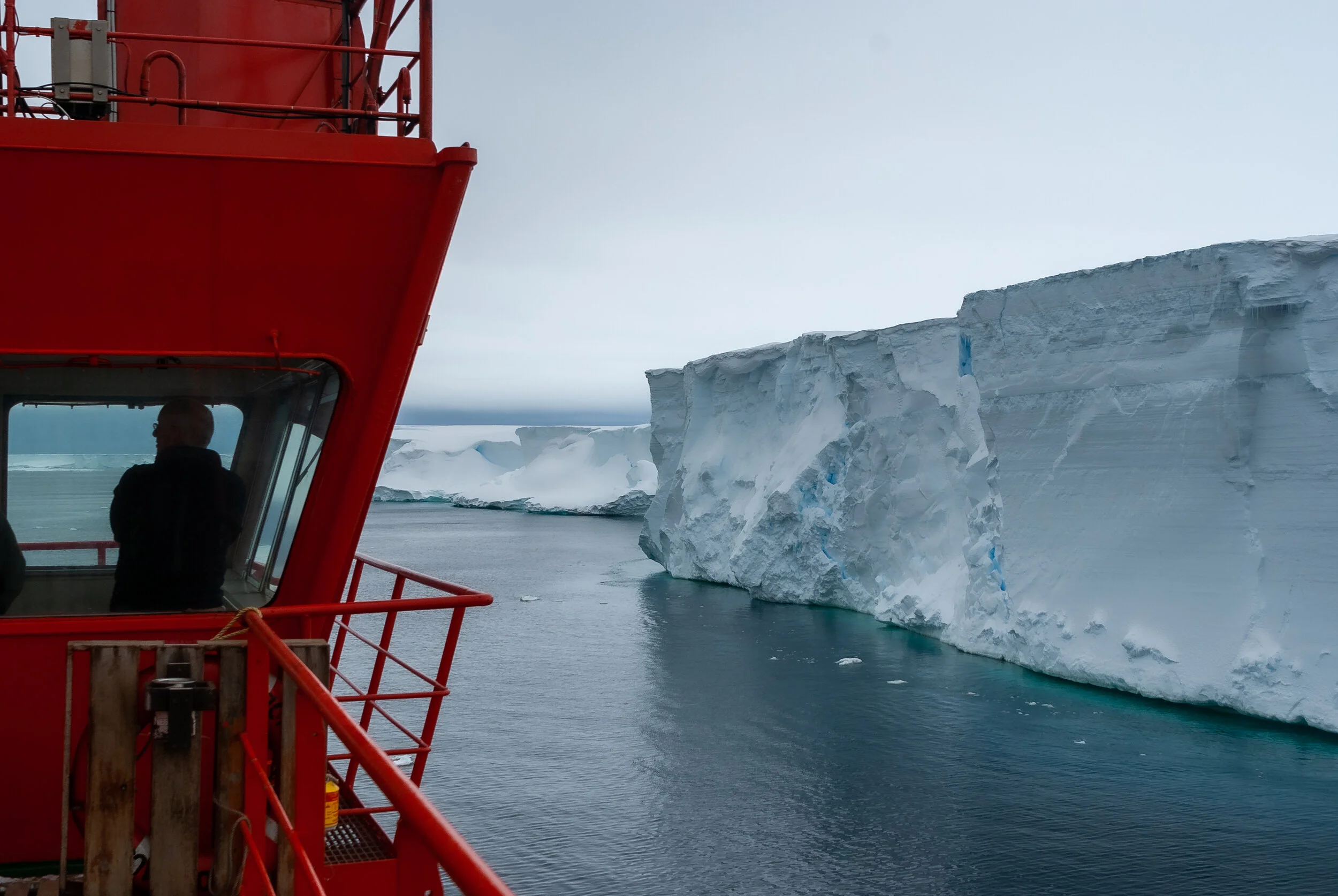 37 - V4 on the Aurora Australis: Davis to Mawson