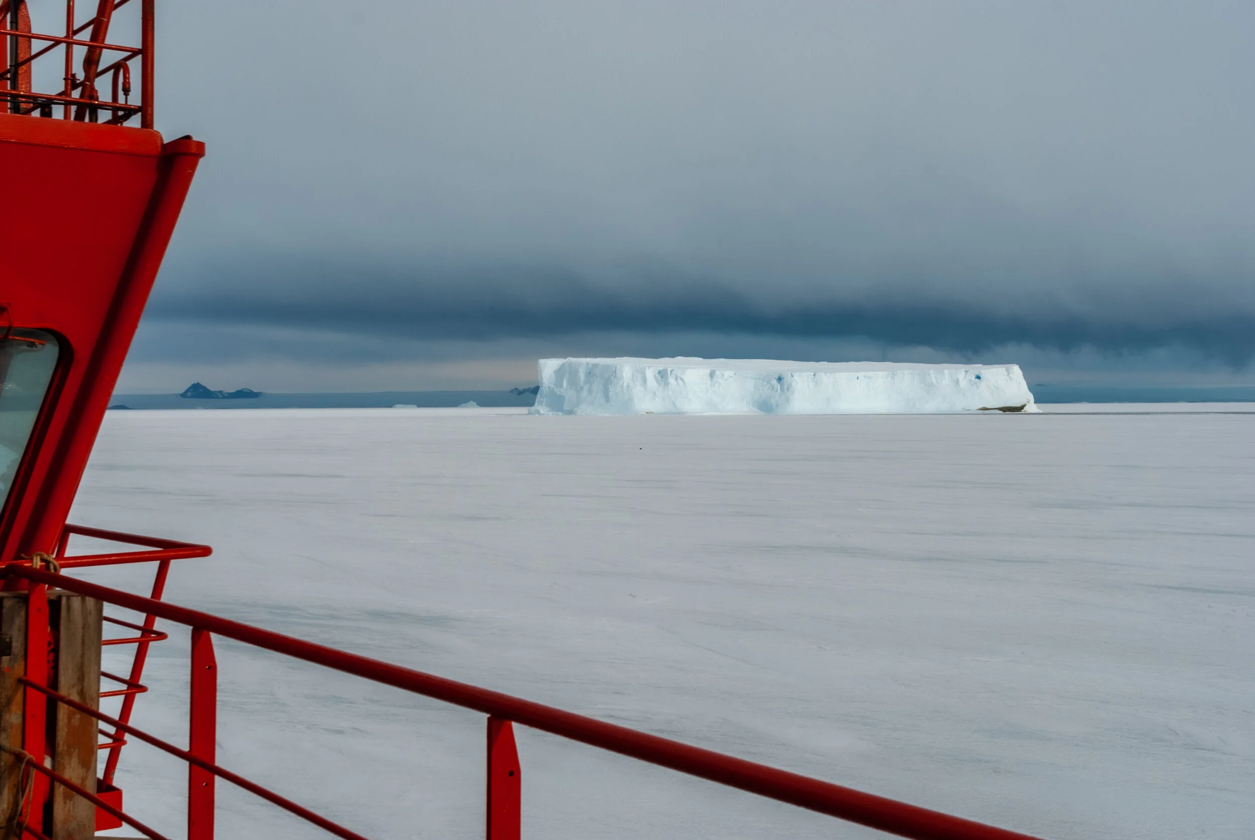 39 - V4 on the Aurora Australis: Davis to Mawson