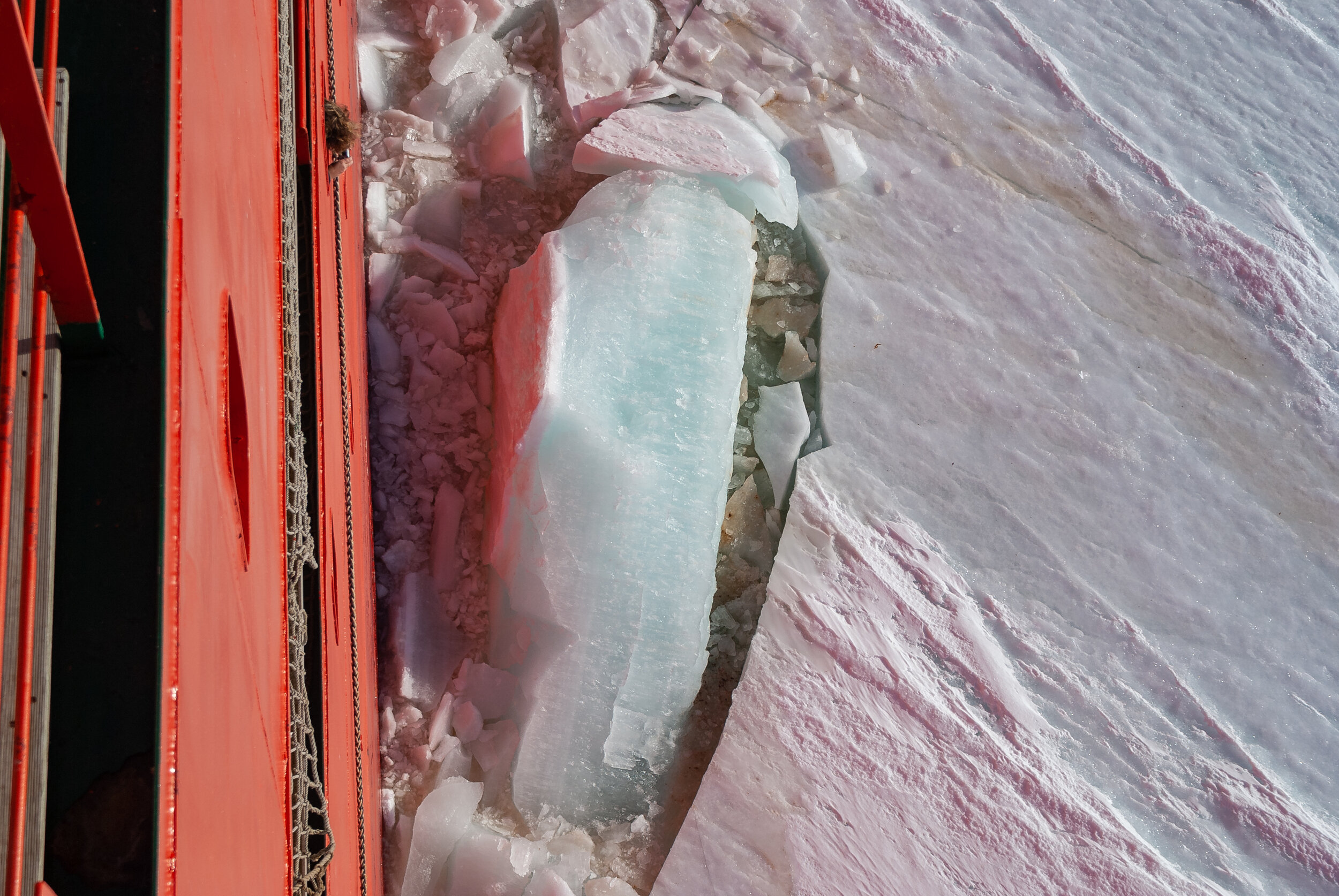 46 - V4 on the Aurora Australis: Davis to Mawson