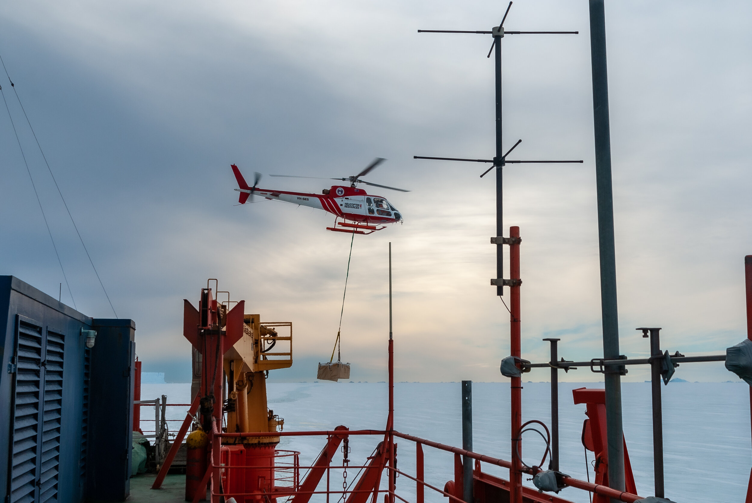 51 - V4 on the Aurora Australis: Davis to Mawson