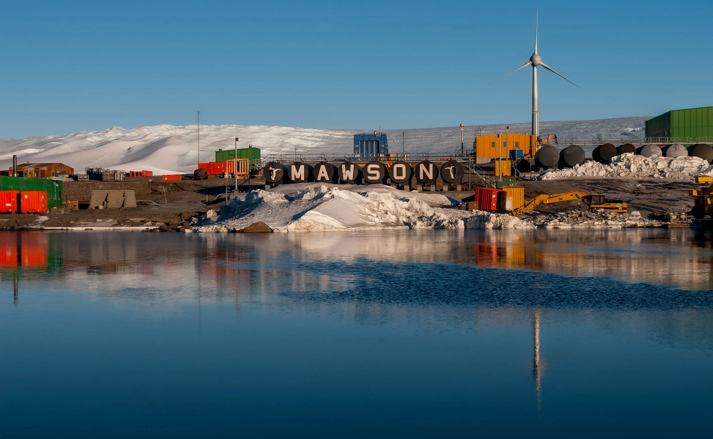 68 - V4 on the Aurora Australis: Mawson Station re-supply
