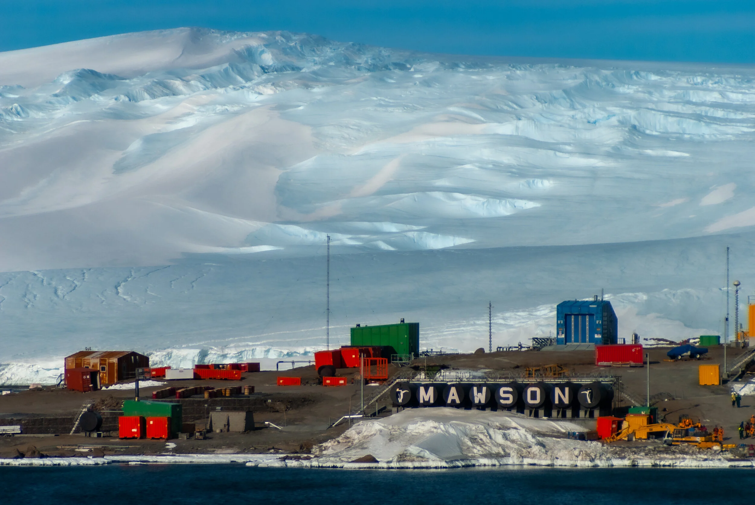 81 - V4 on the Aurora Australis: Mawson Station re-supply 