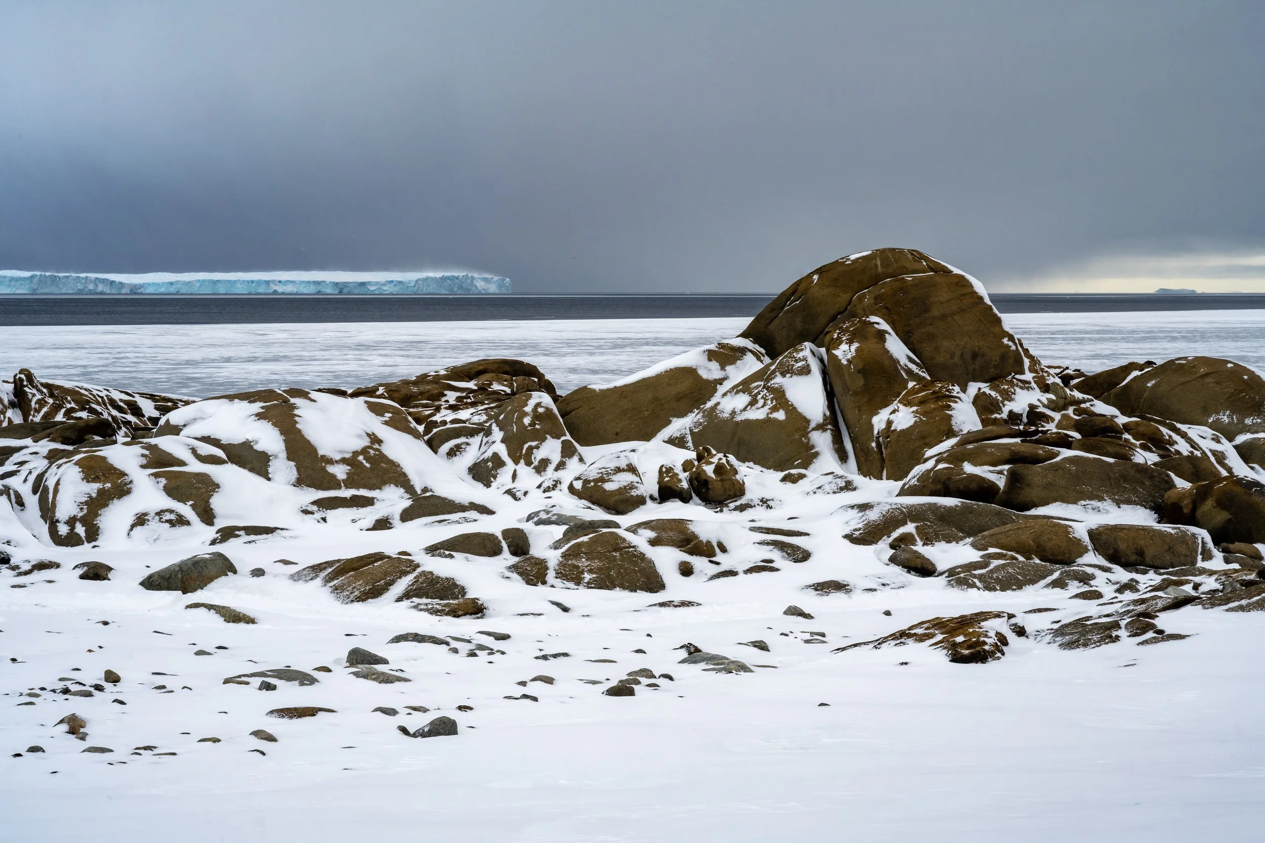 C127 - View of the Vanderford Glacier from the Browning Peninsula which is around 32km south of Casey Station
