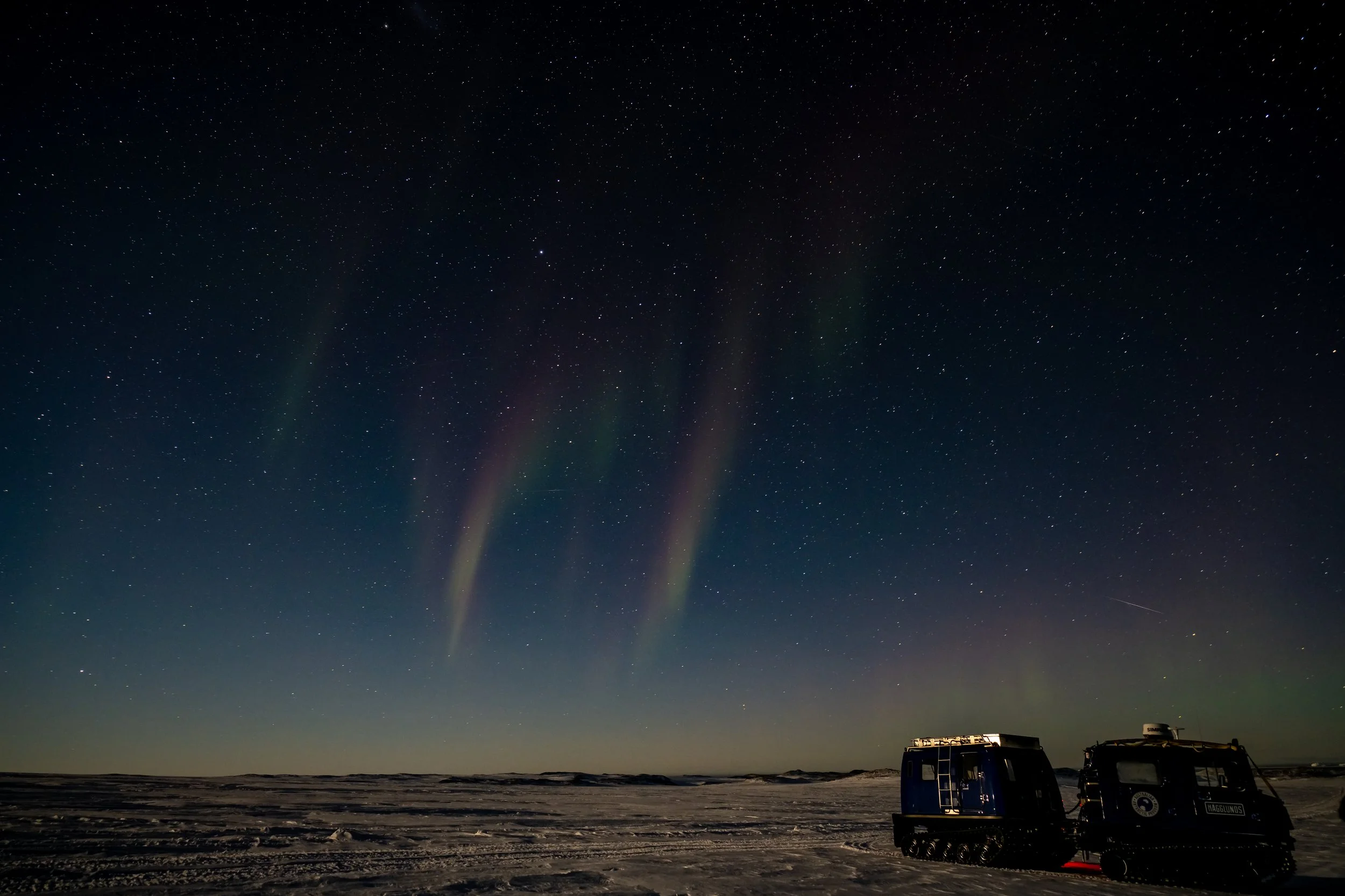C186 - 22nd of April 2022 9:25 pm - Aurora to the west, with moon light illuminating the landscape