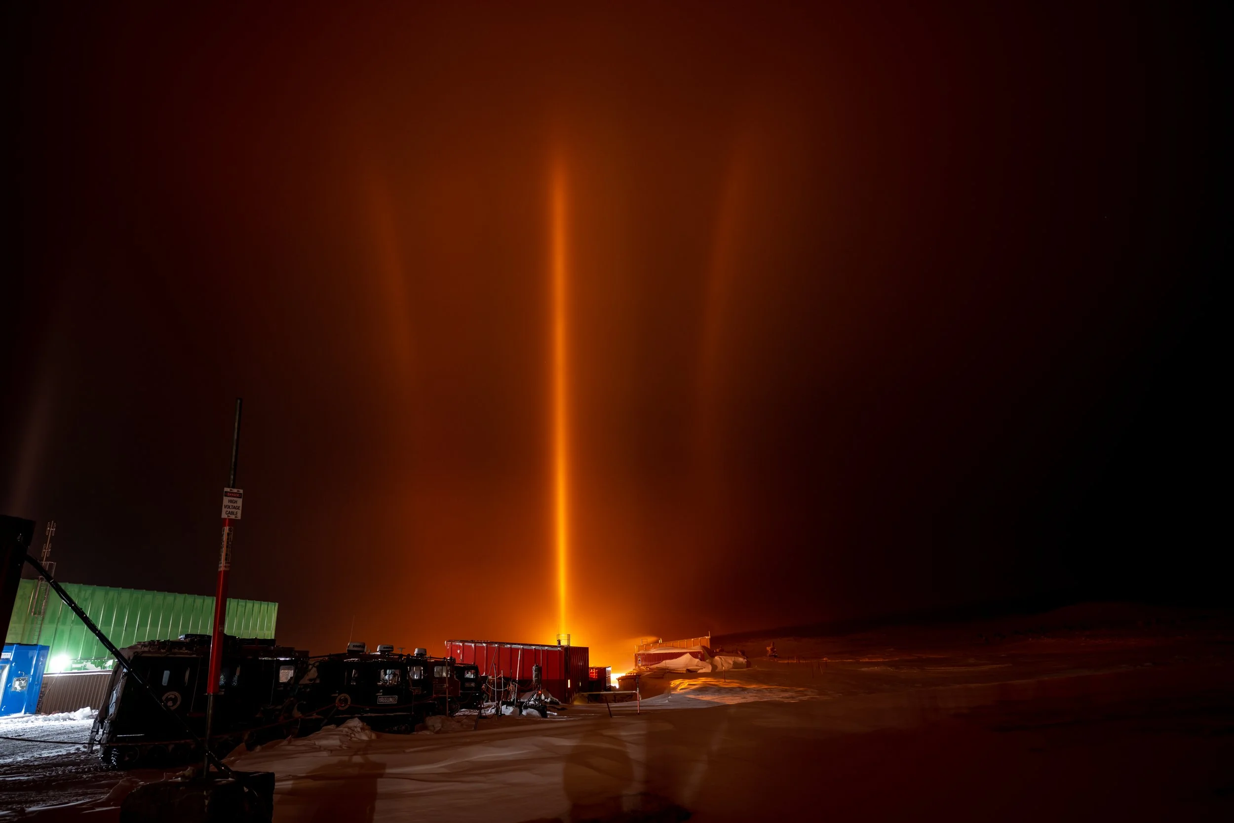 C212 - 21st of April 2022 7:42 pm -20℃ - Light Pillars